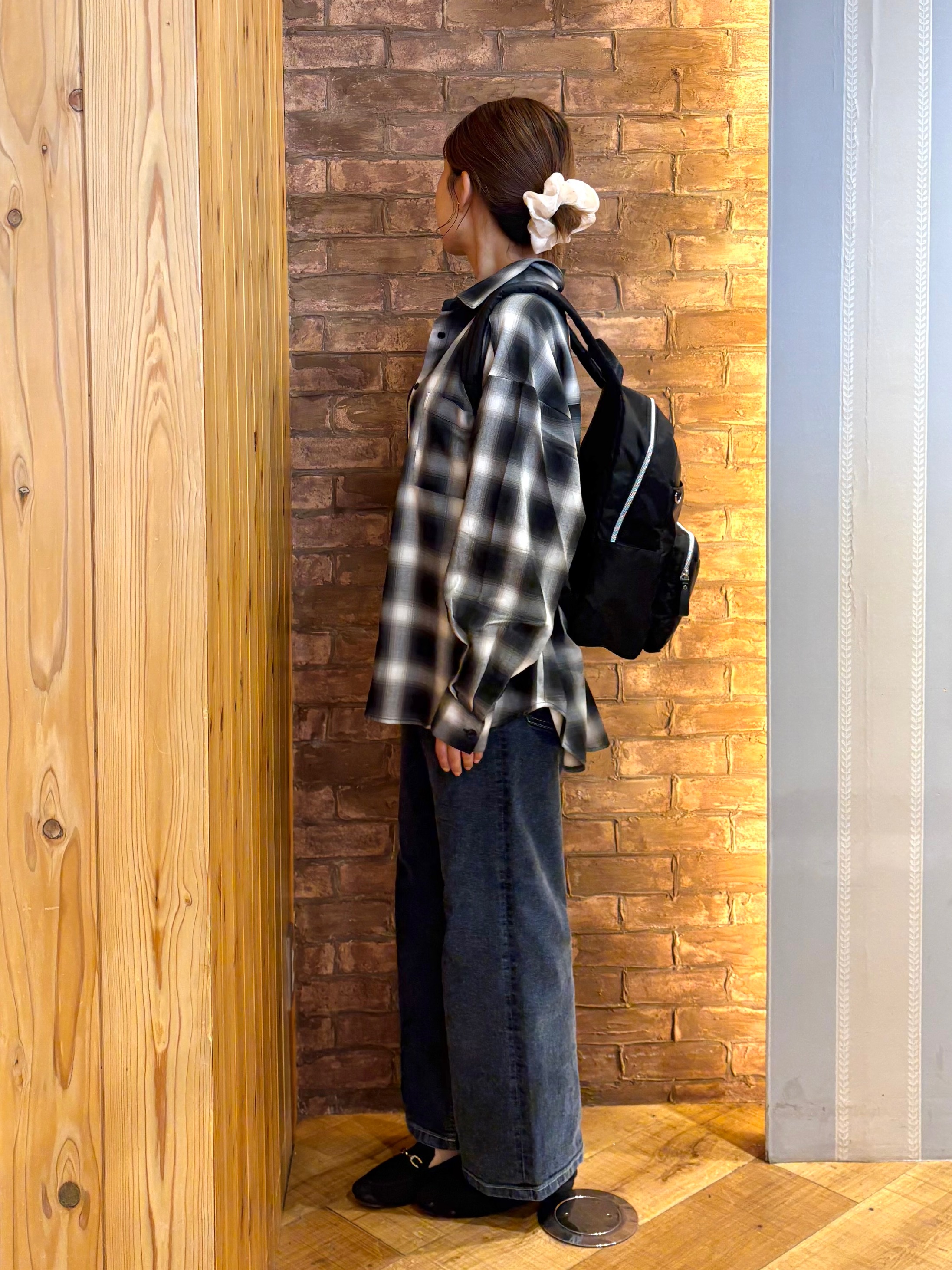 mieさんの「SHOO･LA･RUE｜【洗濯後しわになりにくい/S-LL】選べる6パターン 羽織としても活躍する ベーシックシャツ」を使ったコーディネート