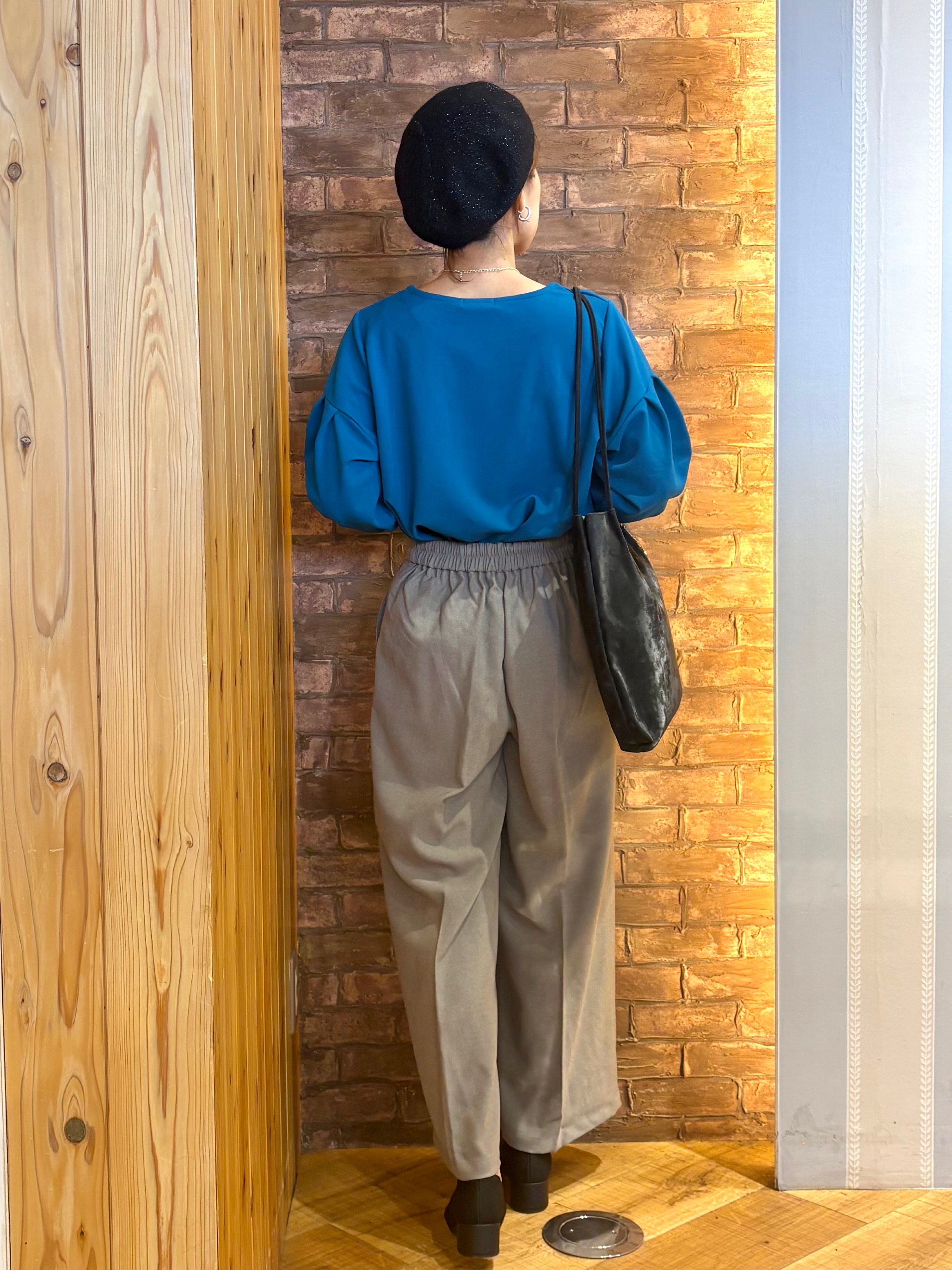 mieさんの「SHOO･LA･RUE｜【着丈選べる/2点セット/S-LL/洗濯機可】ネックレス付き 着心地さらり7分袖ブラウス」を使ったコーディネート