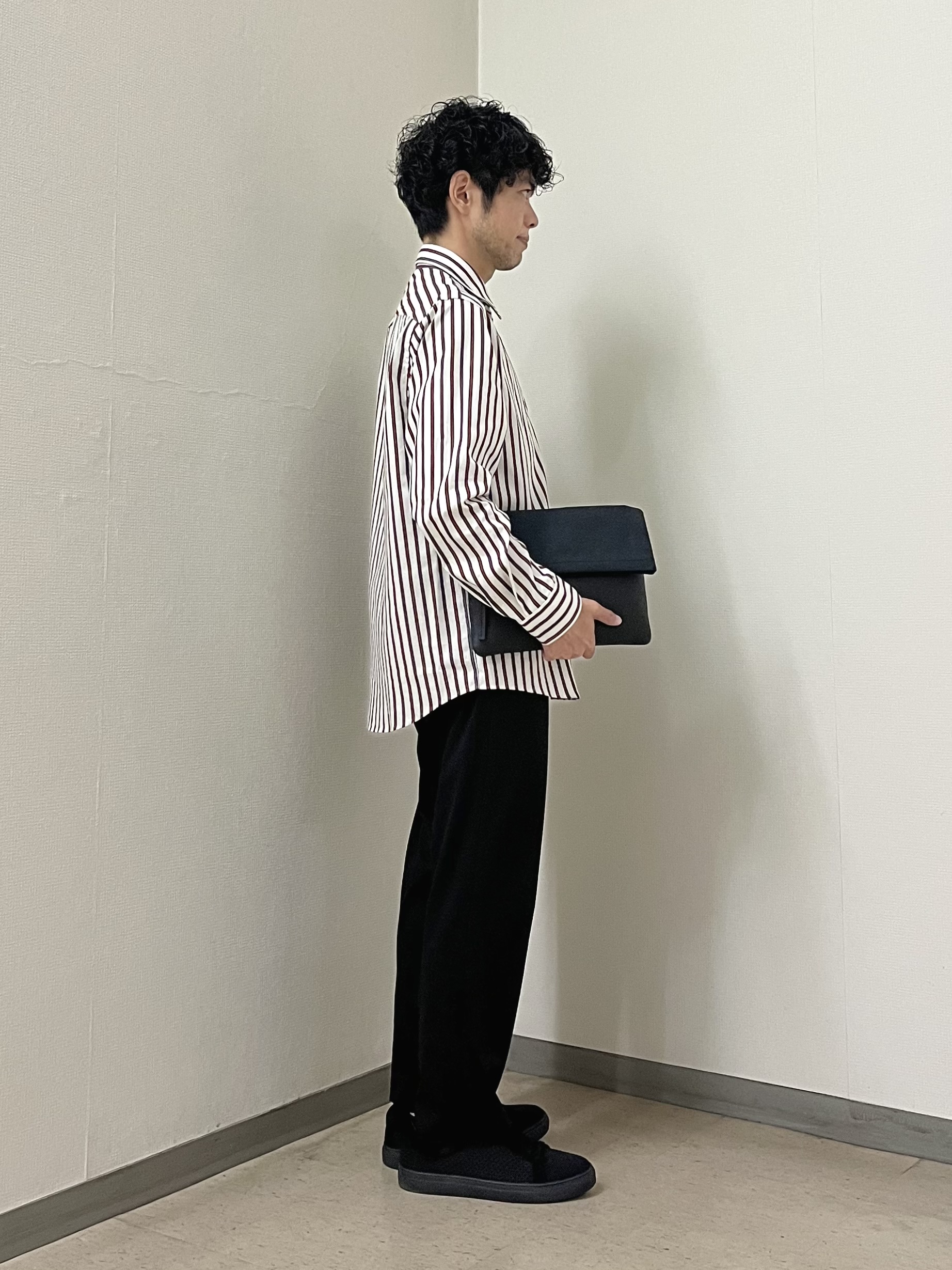 URAさんの「TAKEO KIKUCHI｜【BOWLER HAT LABEL】日本製オルタネートストライプシャツ」を使ったコーディネート