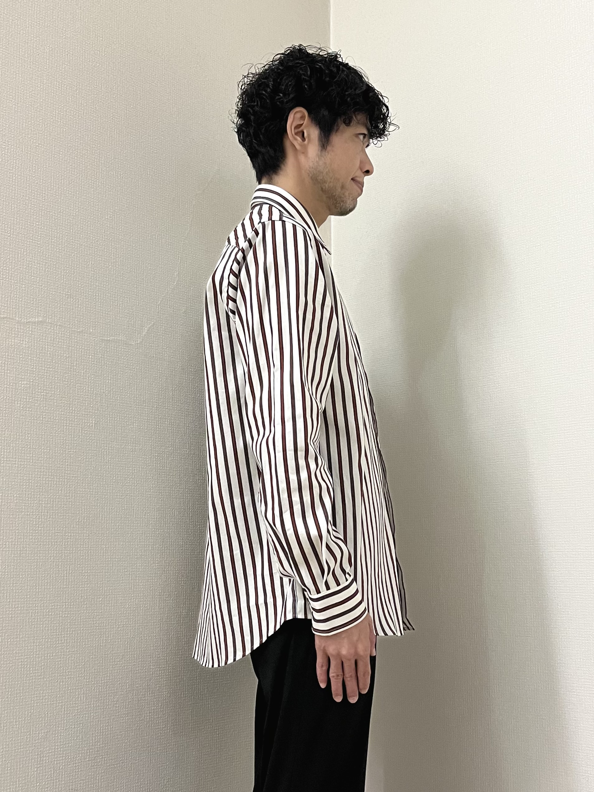 URAさんの「TAKEO KIKUCHI｜【BOWLER HAT LABEL】日本製オルタネートストライプシャツ」を使ったコーディネート