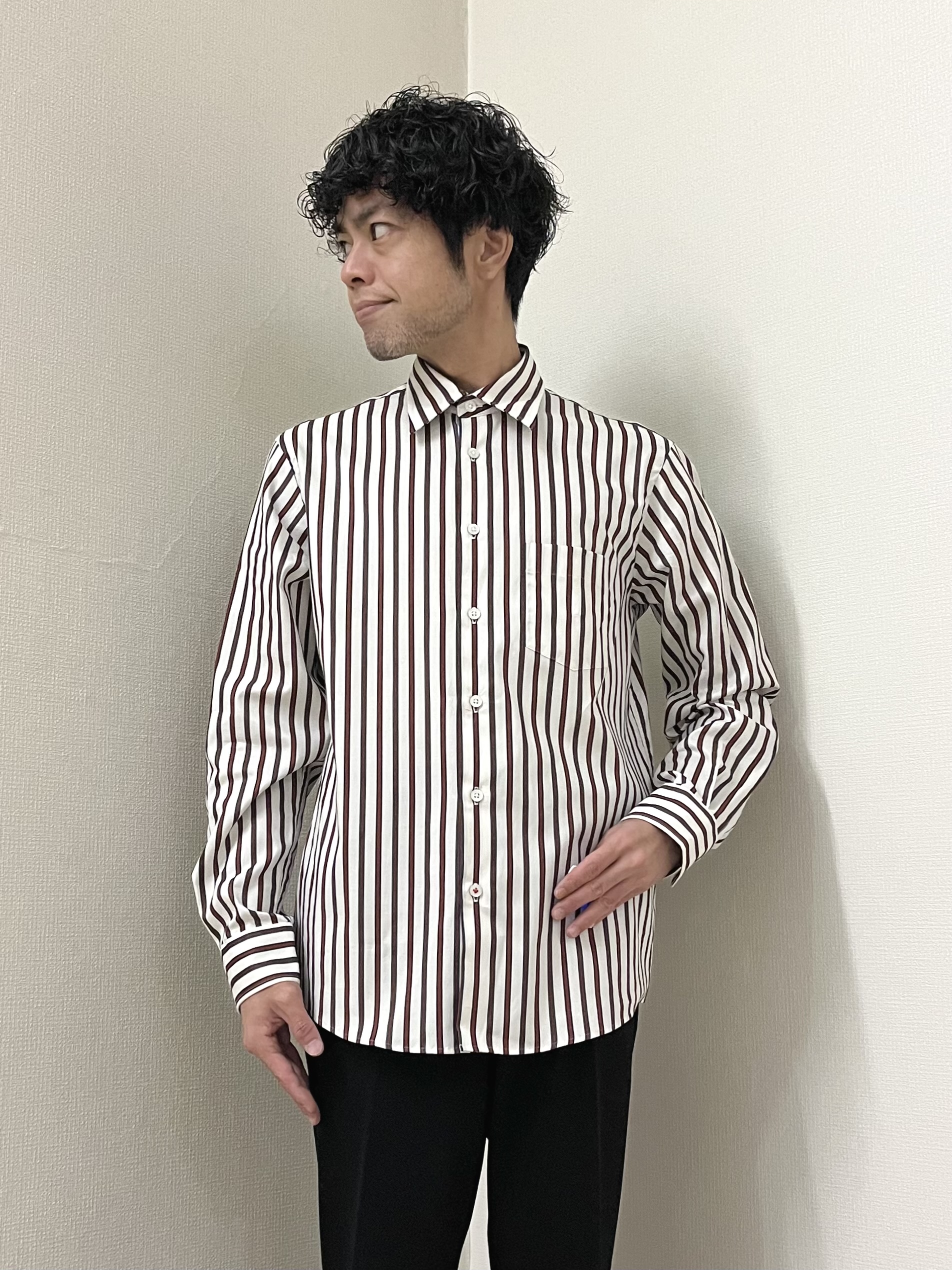URAさんの「TAKEO KIKUCHI｜【BOWLER HAT LABEL】日本製オルタネートストライプシャツ」を使ったコーディネート