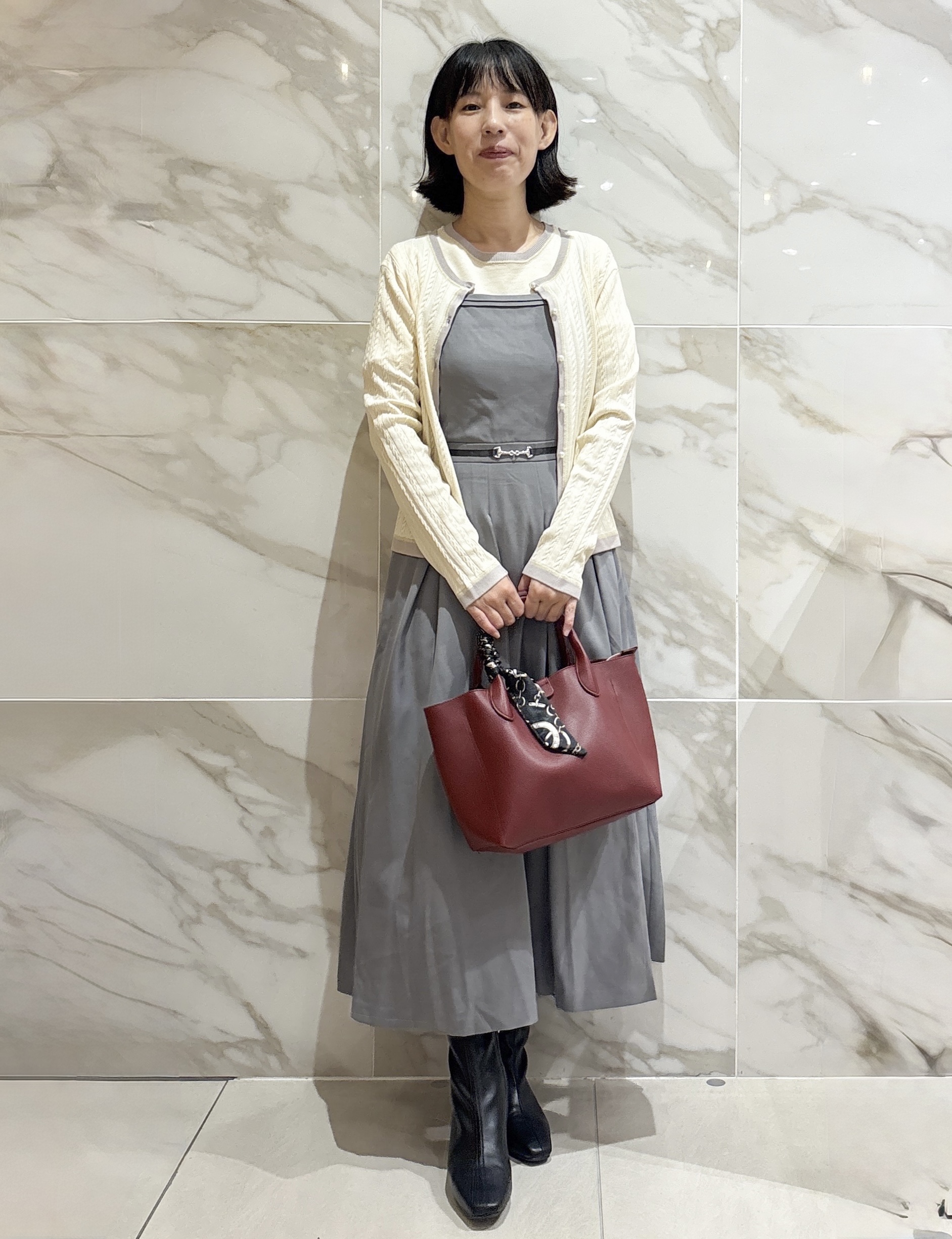 マキさんの「index｜【立体編みが上品・アンサンブル可】ラメ配色 ケーブルカーディガン」を使ったコーディネート