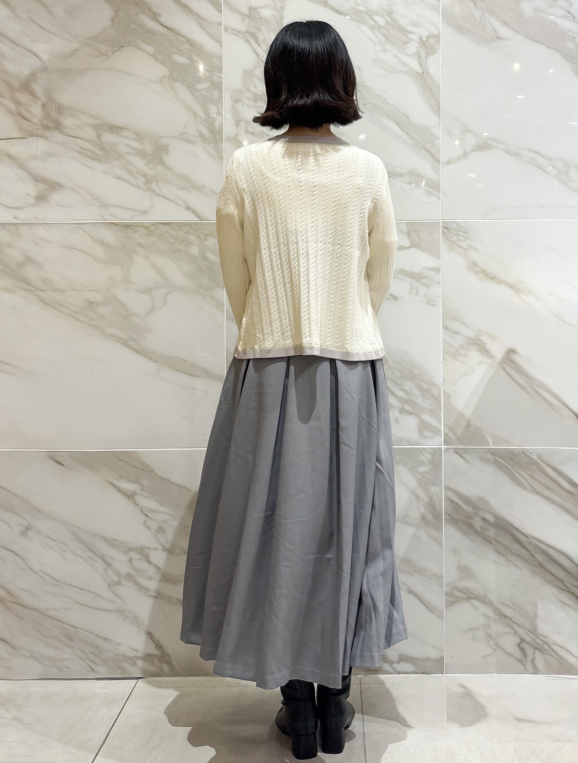 マキさんの「index｜【立体編みが上品・アンサンブル可】ラメ配色 ケーブルカーディガン」を使ったコーディネート