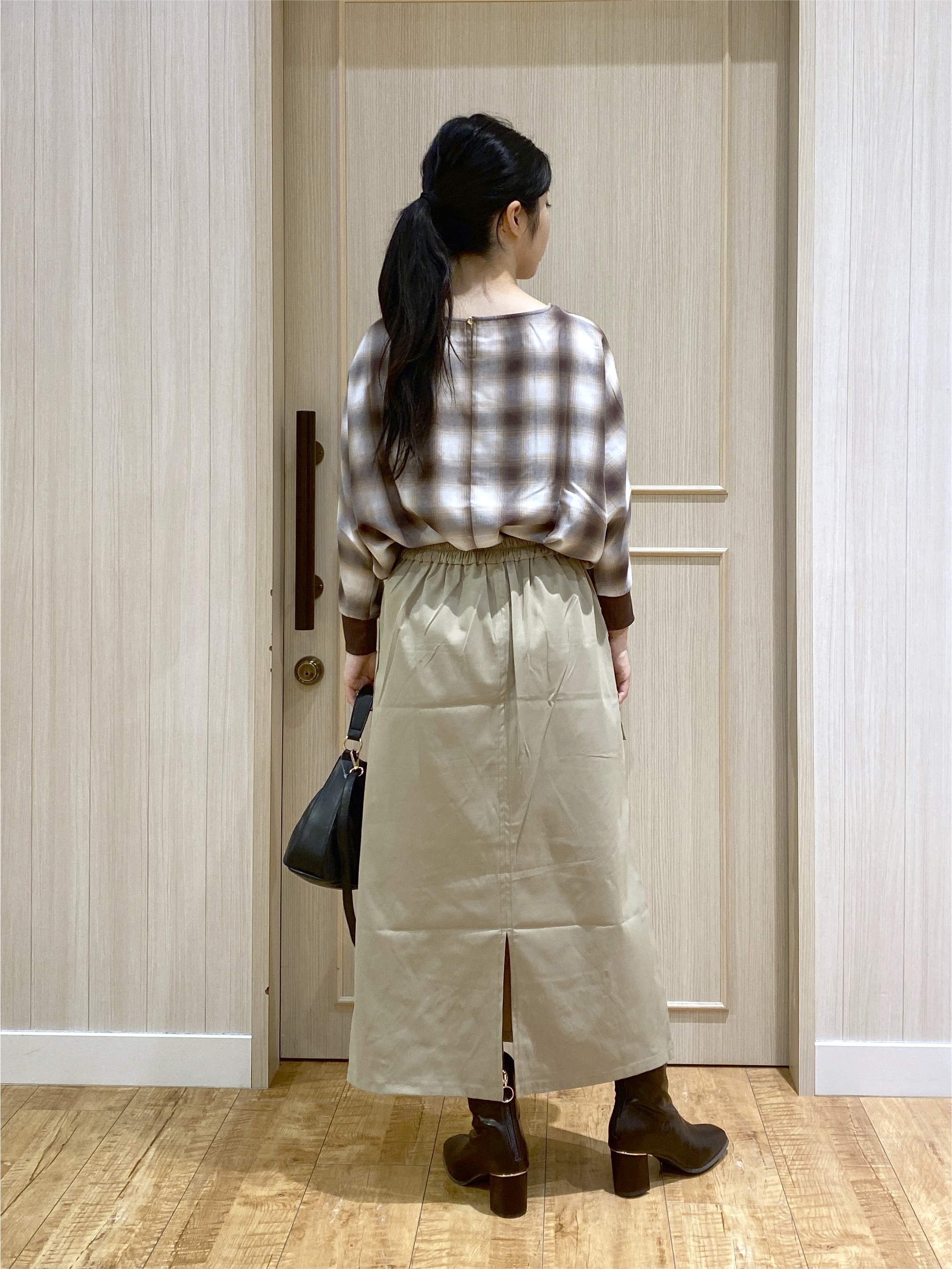 ERIさんの「SHOO･LA･RUE｜【着丈選べる/洗濯後しわになりにくい】インせず着られる ドルマンブラウス」を使ったコーディネート