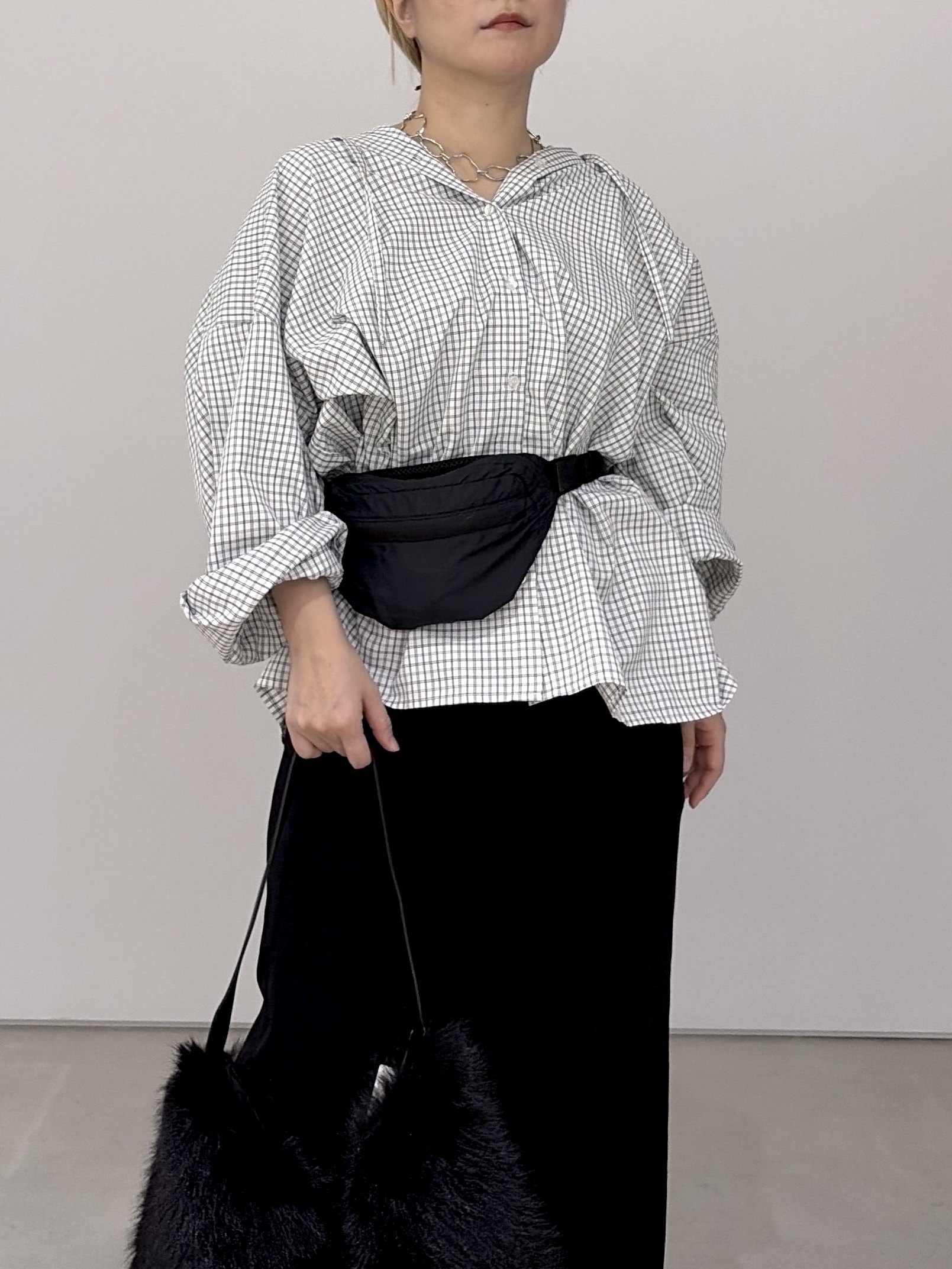 よねさんの「INDIVI｜チェックフーディオーバーシャツ」を使ったコーディネート