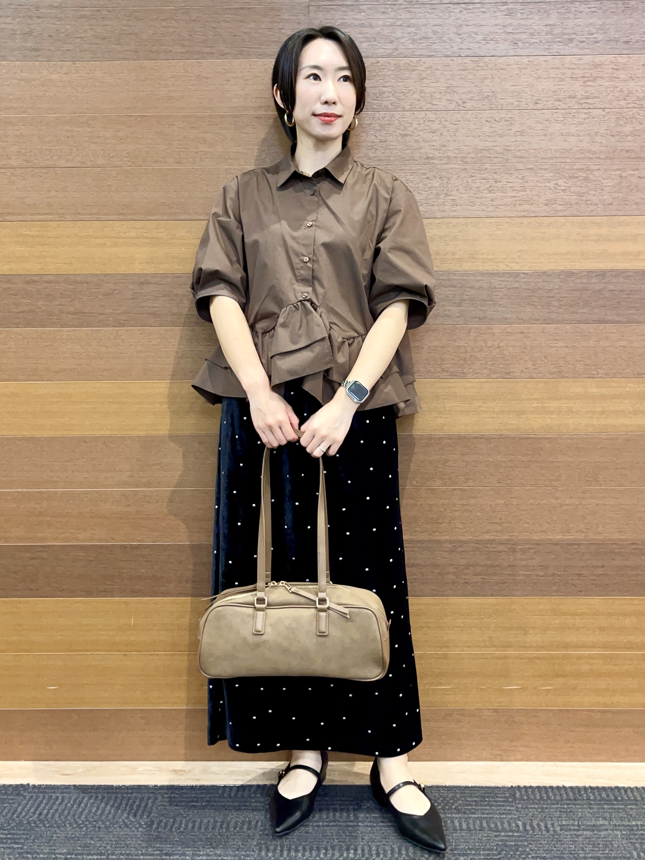 umiさんの「OPAQUE.CLIP｜【森絵梨佳さん着用】裾ラッフルデザインブラウス《洗濯機OK》」を使ったコーディネート