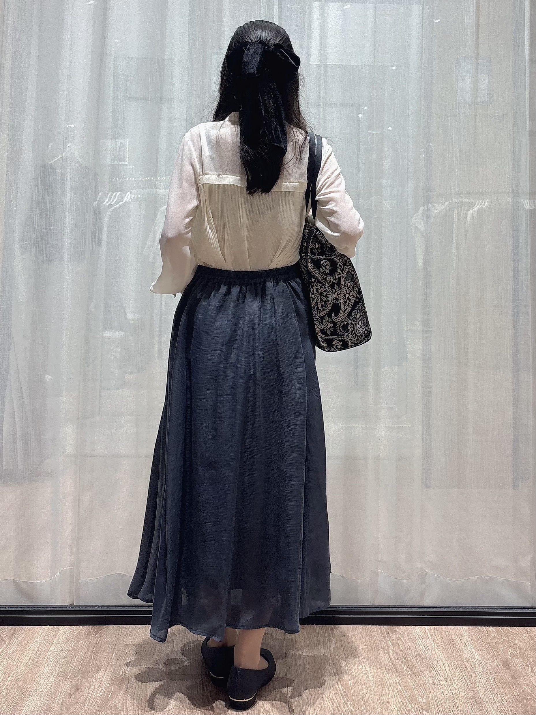 ぞうげさんの「OPAQUE.CLIP｜プリーツレイヤードバンドカラーブラウス【洗濯機OK／イージーアイロン／防シワ】」を使ったコーディネート