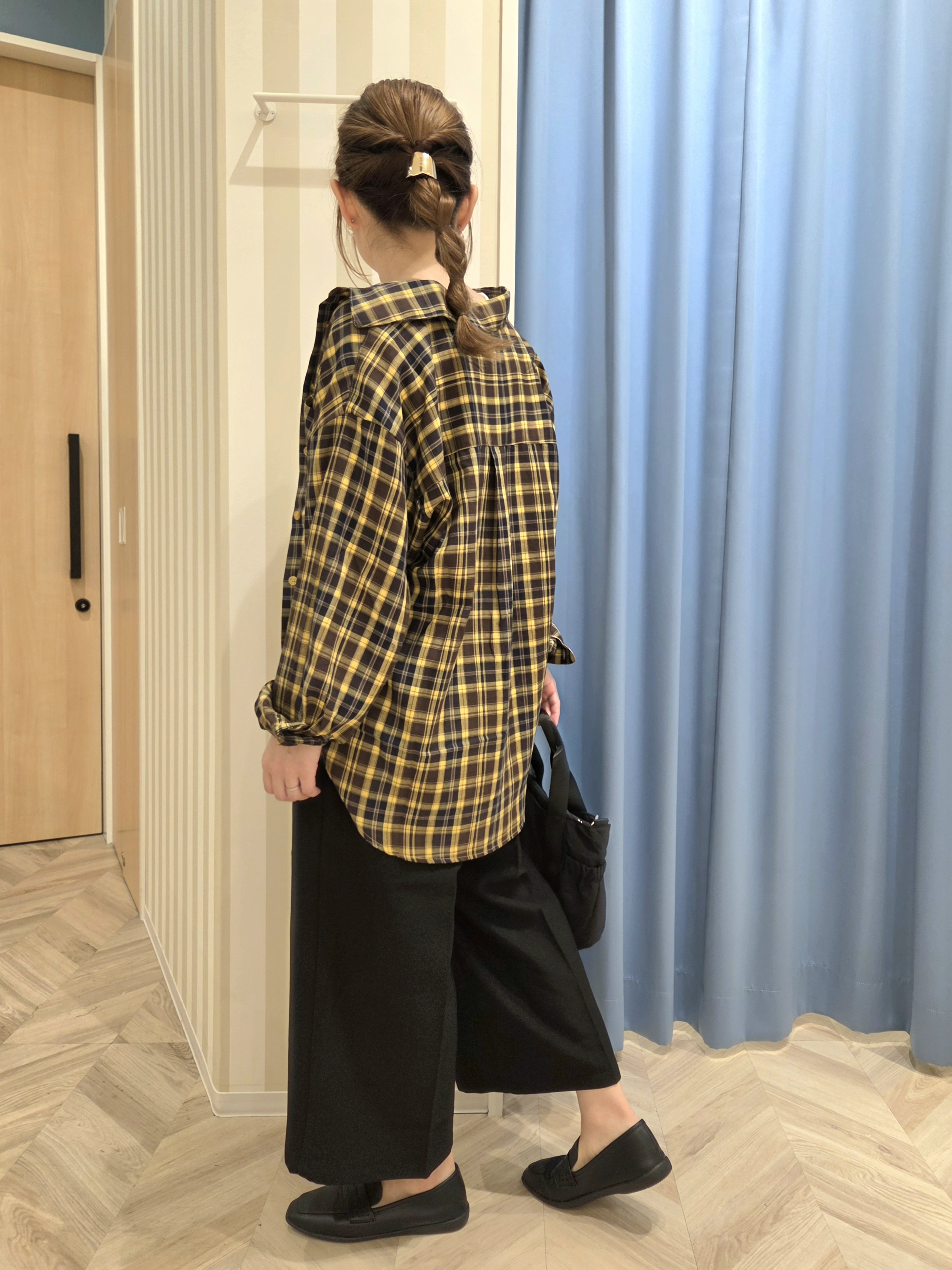Ikumiさんの「SHOO･LA･RUE｜【洗濯後しわになりにくい/S-LL】選べる6パターン 羽織としても活躍する ベーシックシャツ」を使ったコーディネート