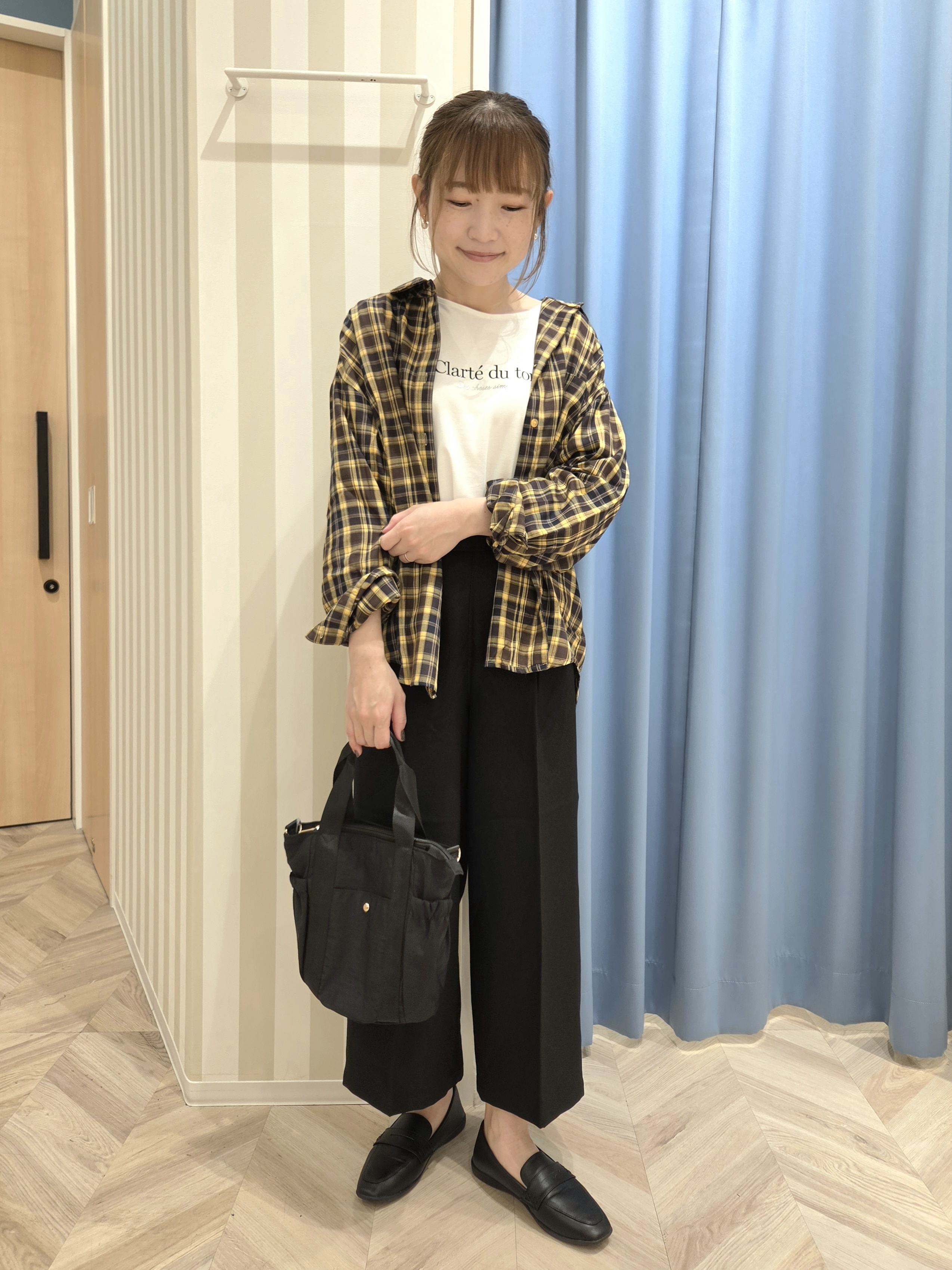 Ikumiさんの「SHOO･LA･RUE｜【洗濯後しわになりにくい/S-LL】選べる6パターン 羽織としても活躍する ベーシックシャツ」を使ったコーディネート