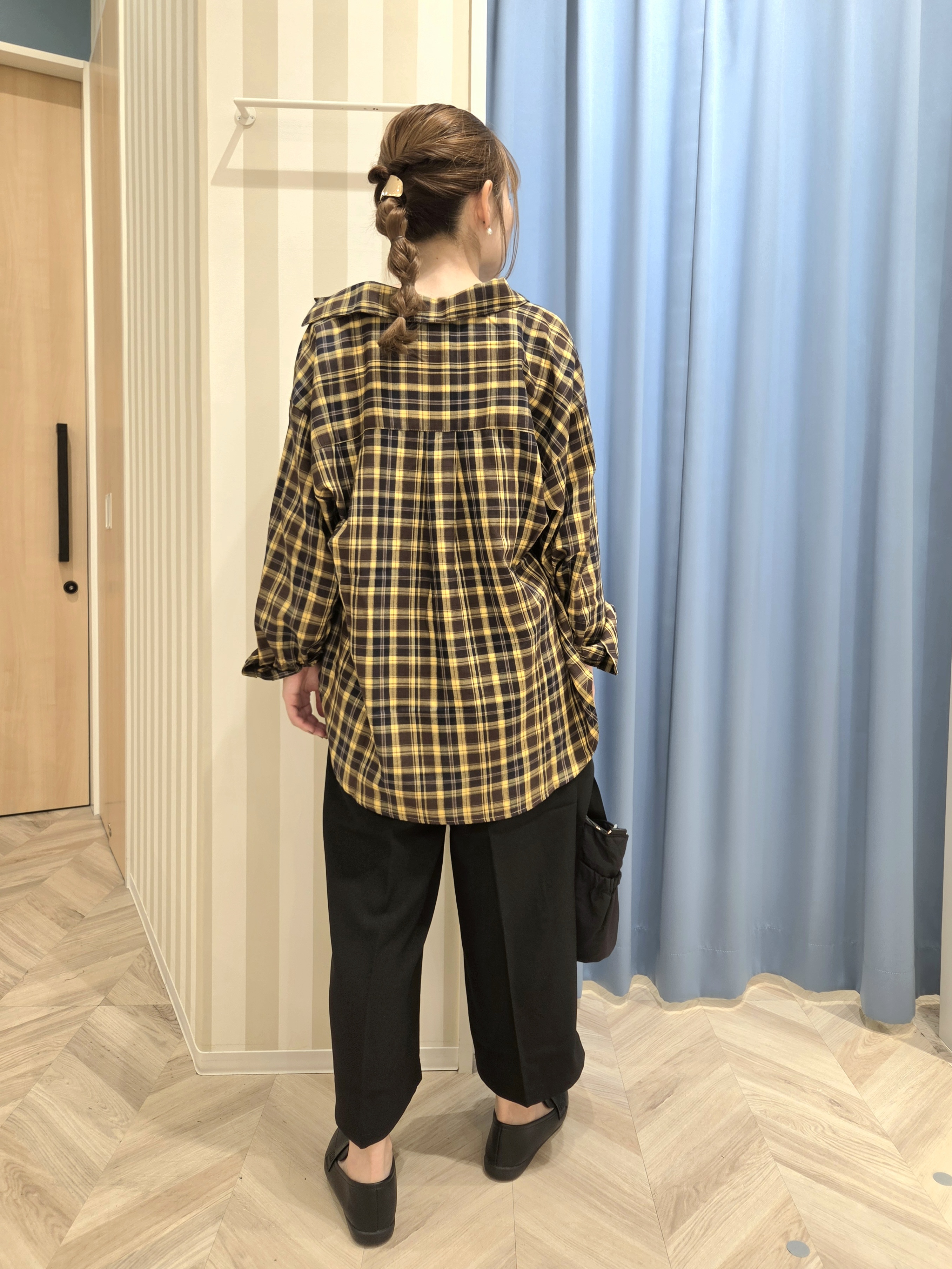 Ikumiさんの「SHOO･LA･RUE｜【洗濯後しわになりにくい/S-LL】選べる6パターン 羽織としても活躍する ベーシックシャツ」を使ったコーディネート