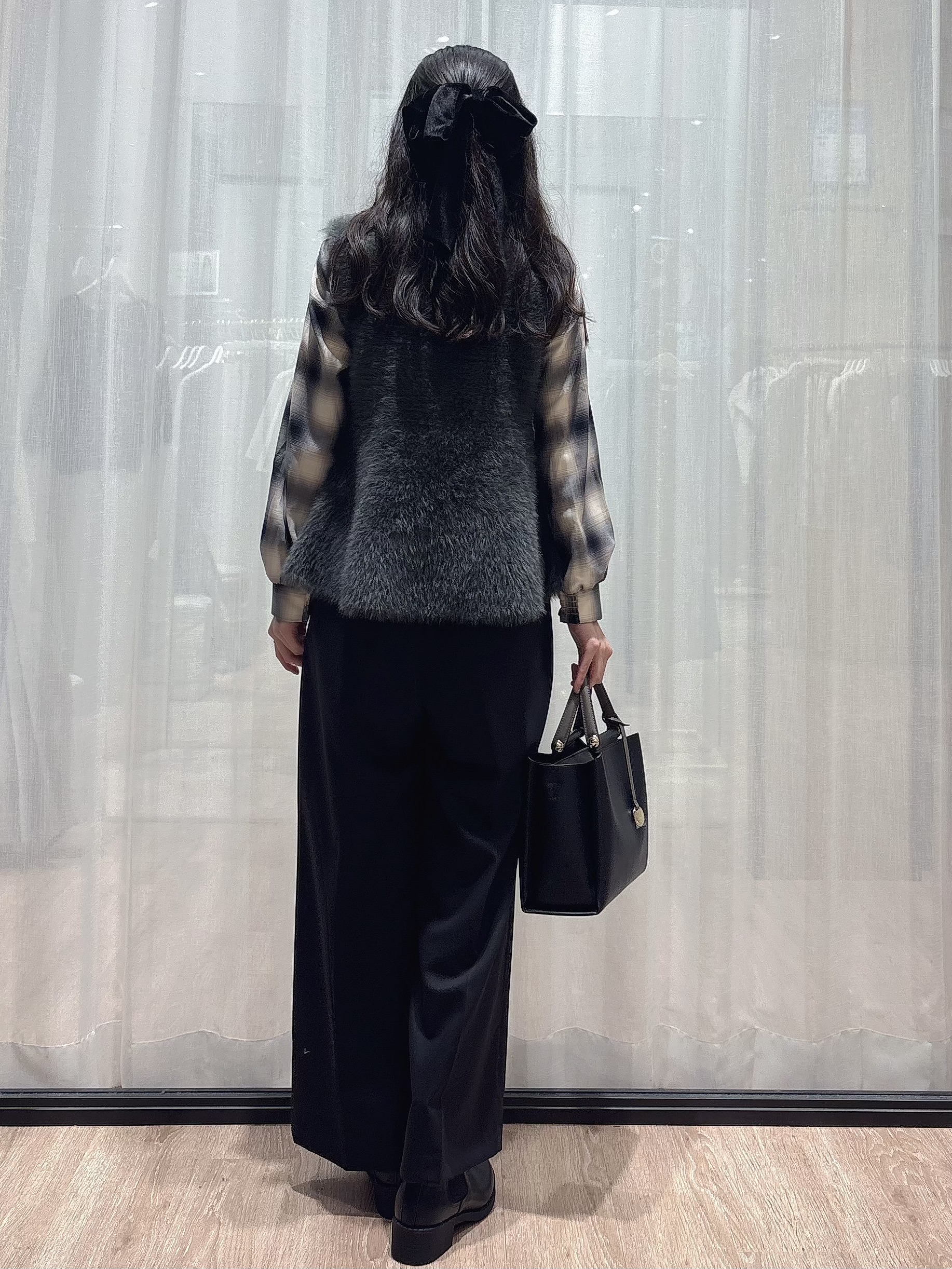 ぞうげさんの「OPAQUE.CLIP｜フェザーニットペプラムジレ【洗濯機OK】」を使ったコーディネート