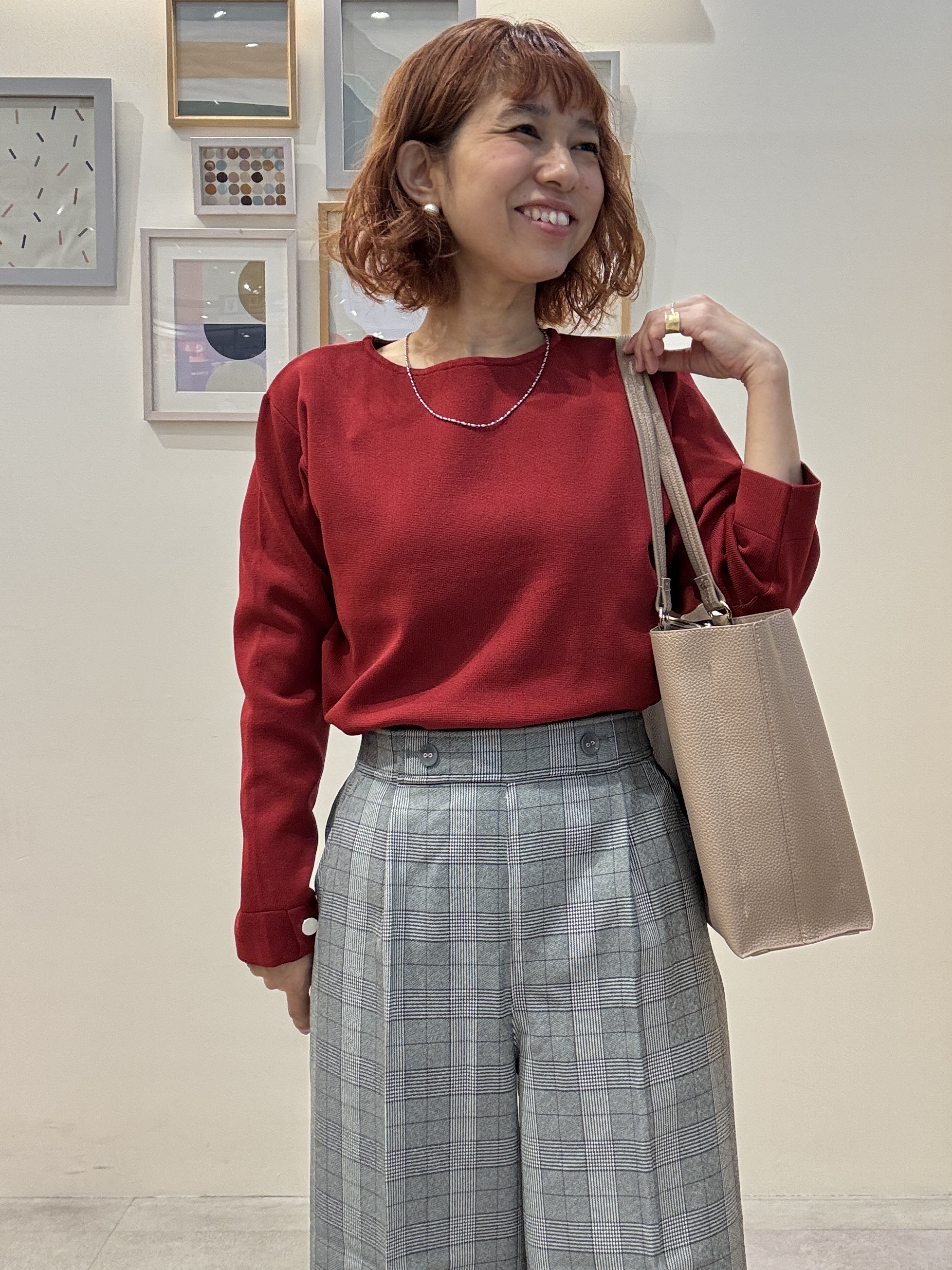 たけぴさんの「SHOO･LA･RUE｜【洗濯機可/S-LL】抜け感ある着こなしに 金ボタン付き スポンディッシュ クルーネックニット」を使ったコーディネート