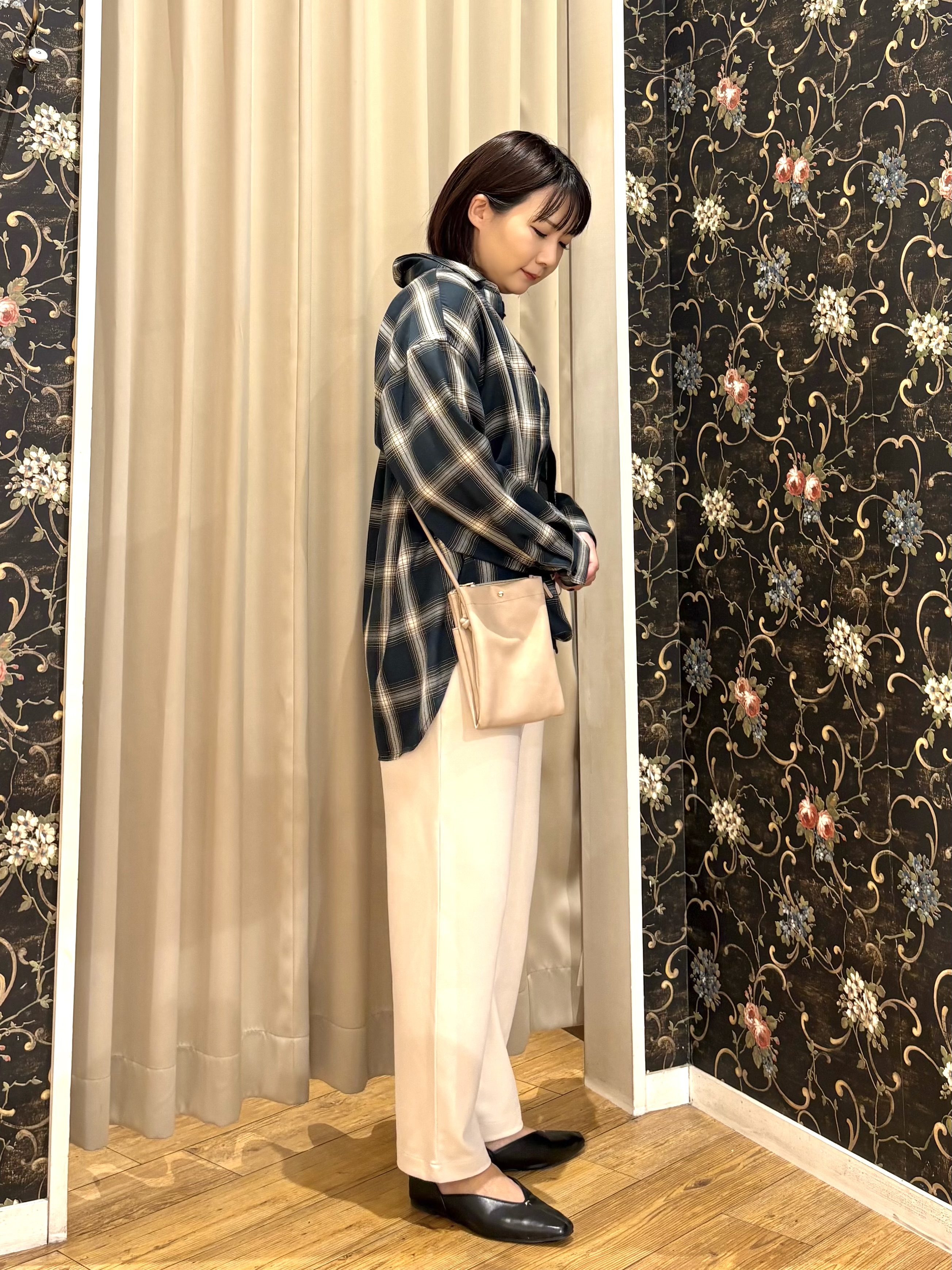 ネリさんの「SHOO･LA･RUE｜【洗濯後しわになりにくい/S-LL】選べる6パターン 羽織としても活躍する ベーシックシャツ」を使ったコーディネート