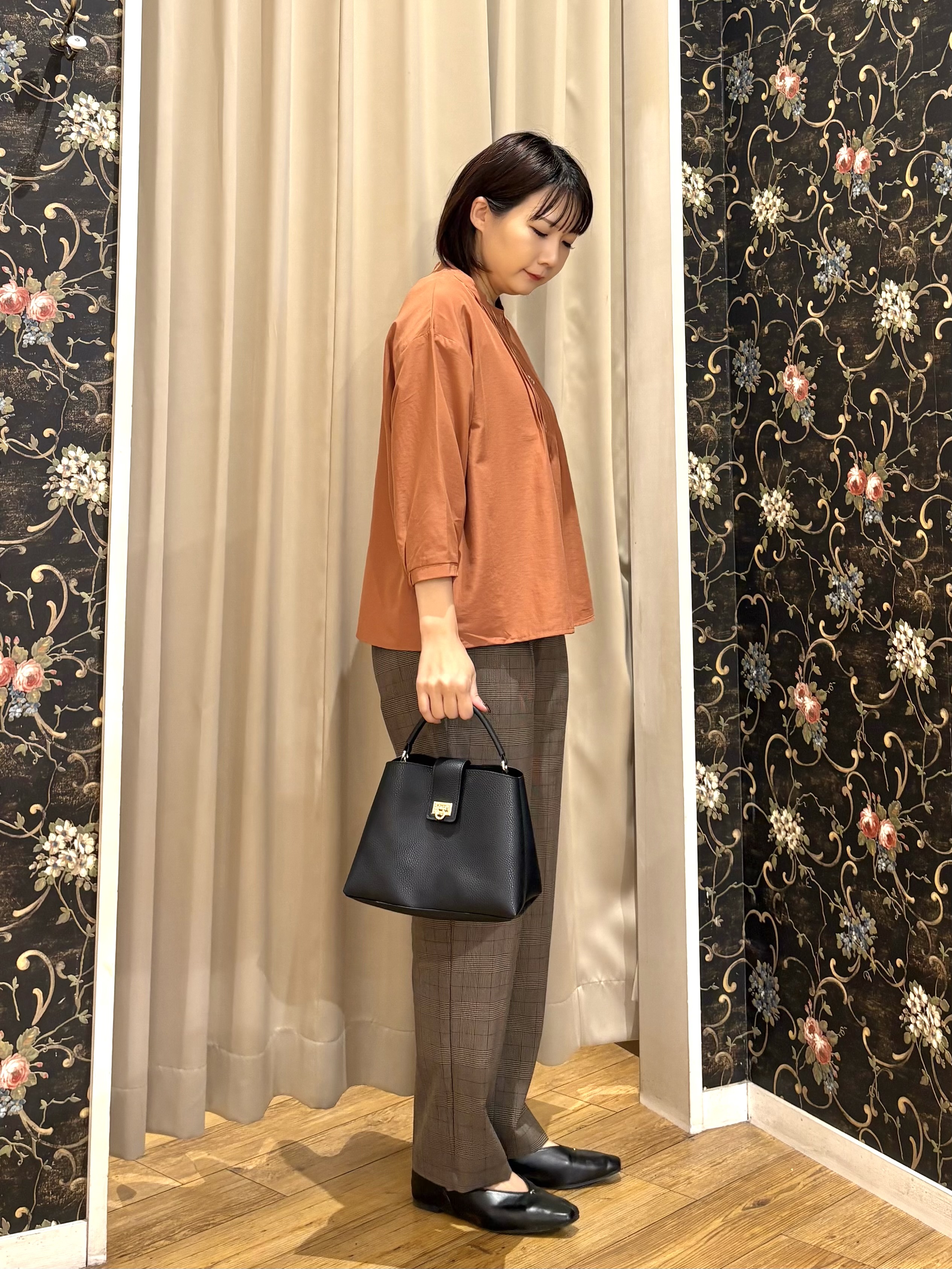 ネリさんの「SHOO･LA･RUE｜【S-LL/洗濯機可】1枚で華やかに フロントレース7分袖ブラウス」を使ったコーディネート