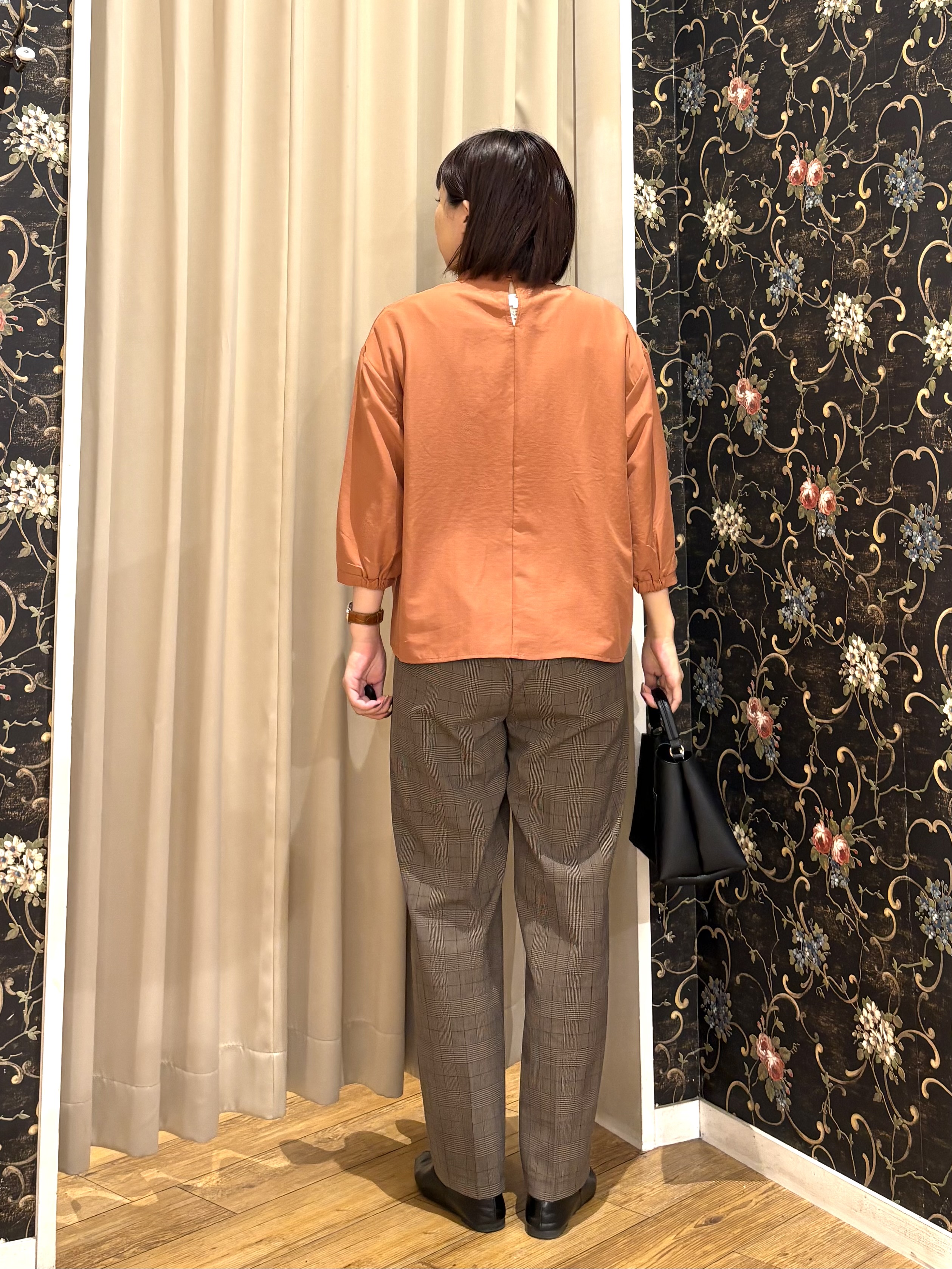 ネリさんの「SHOO･LA･RUE｜【S-LL/洗濯機可】1枚で華やかに フロントレース7分袖ブラウス」を使ったコーディネート