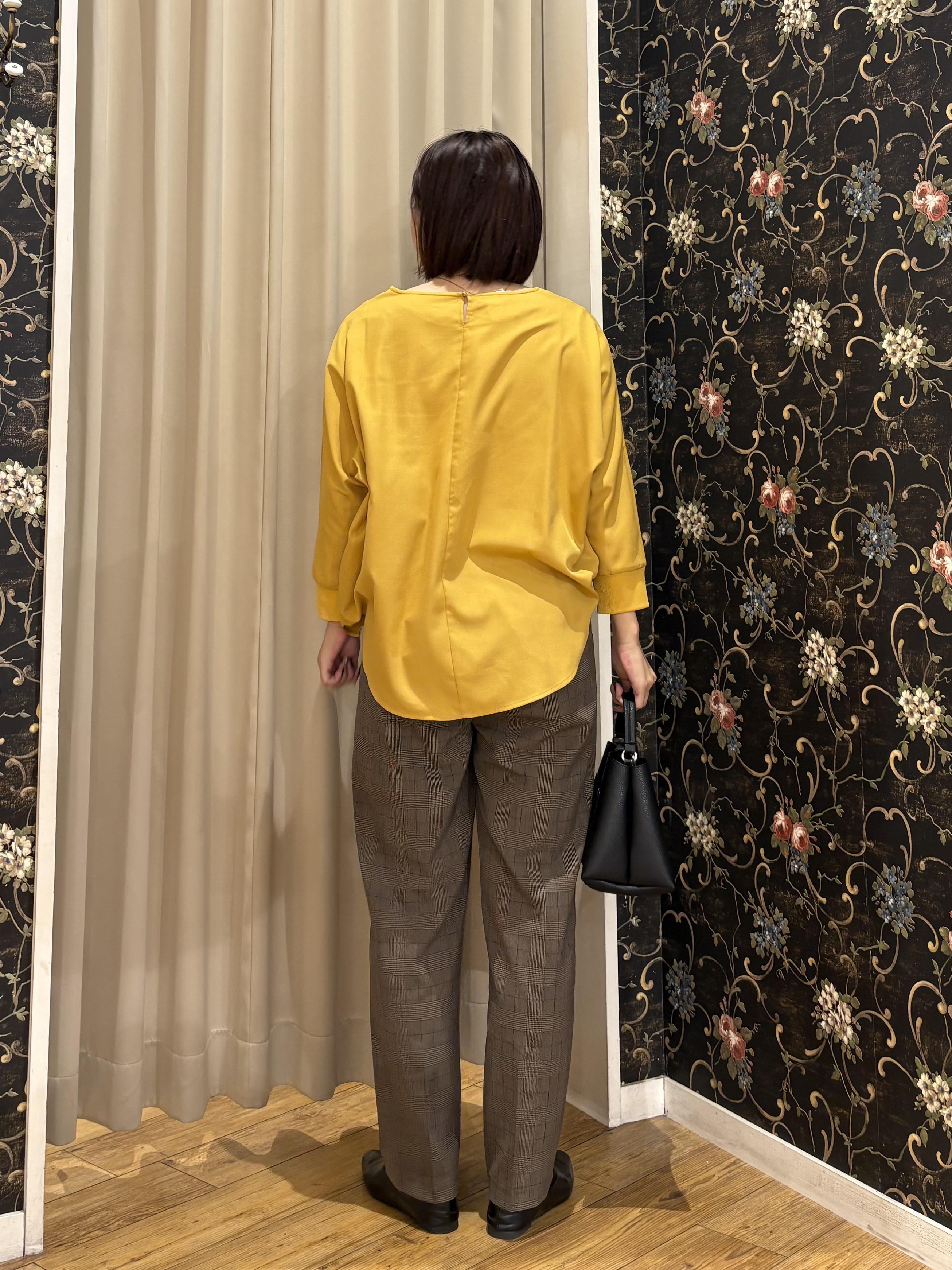 ネリさんの「SHOO･LA･RUE｜【着丈選べる/洗濯後しわになりにくい】インせず着られる ドルマンブラウス」を使ったコーディネート