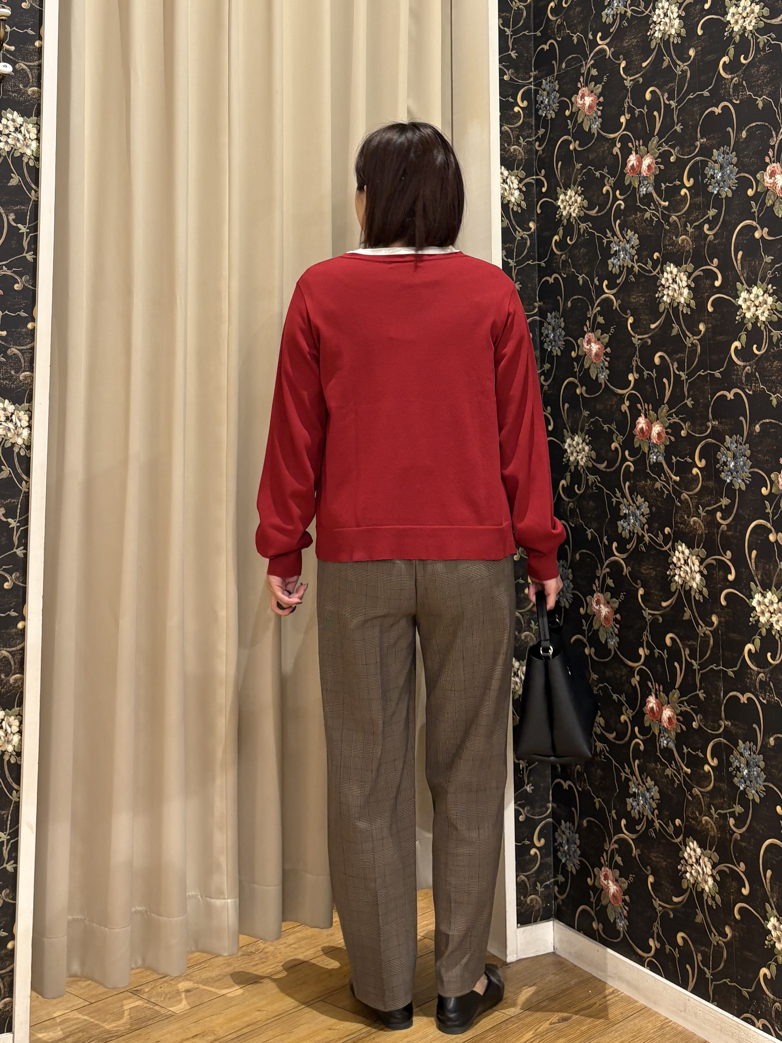 ネリさんの「SHOO･LA･RUE｜【洗濯機可/S-LL】金ボタンが上品に。さらさらタッチカーディガン」を使ったコーディネート