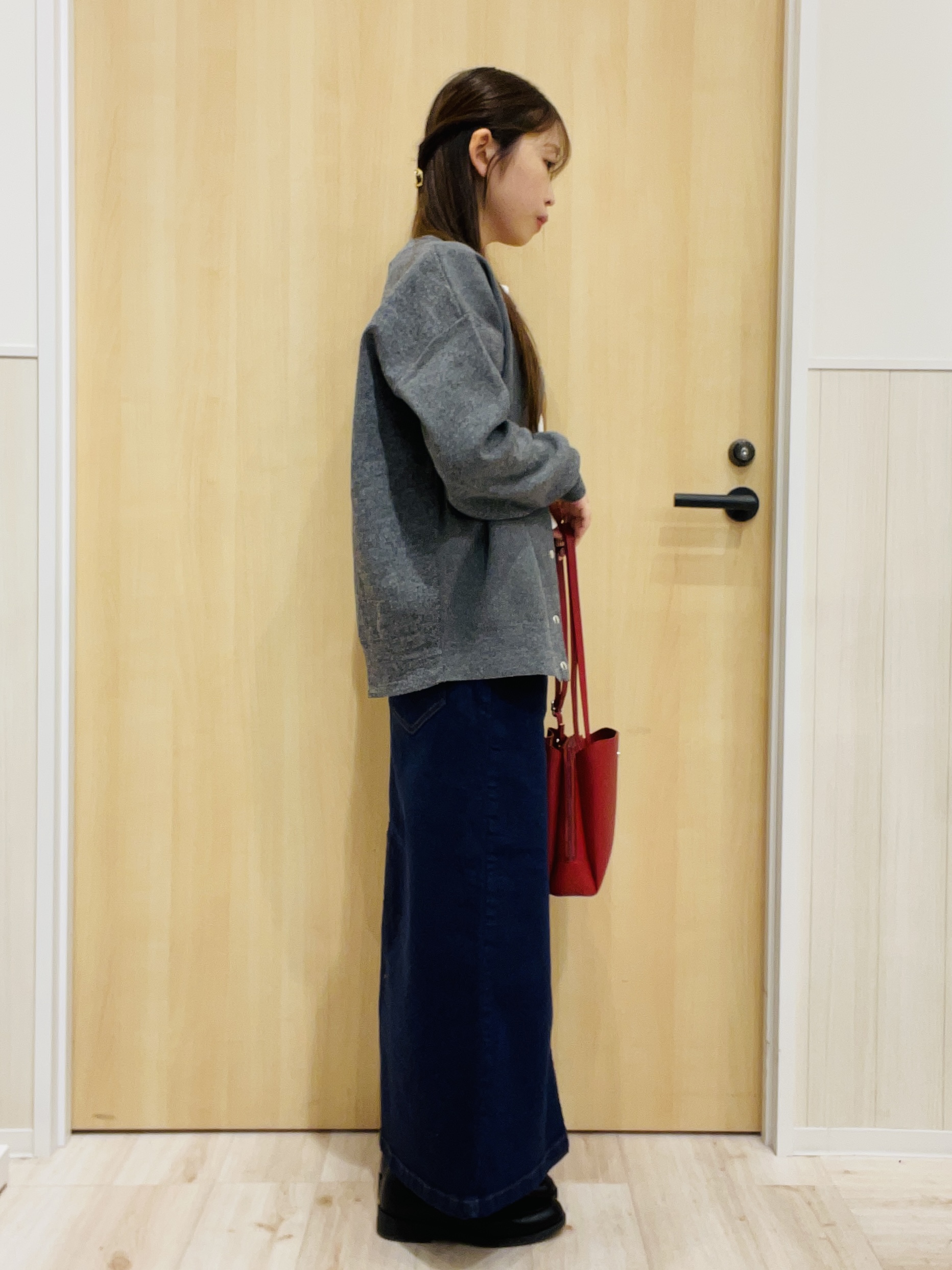 minamiさんの「SHOO･LA･RUE｜【セットアップ可/洗濯機可】軽やかに羽織れる スポンディッシュ ニットカーディガン」を使ったコーディネート