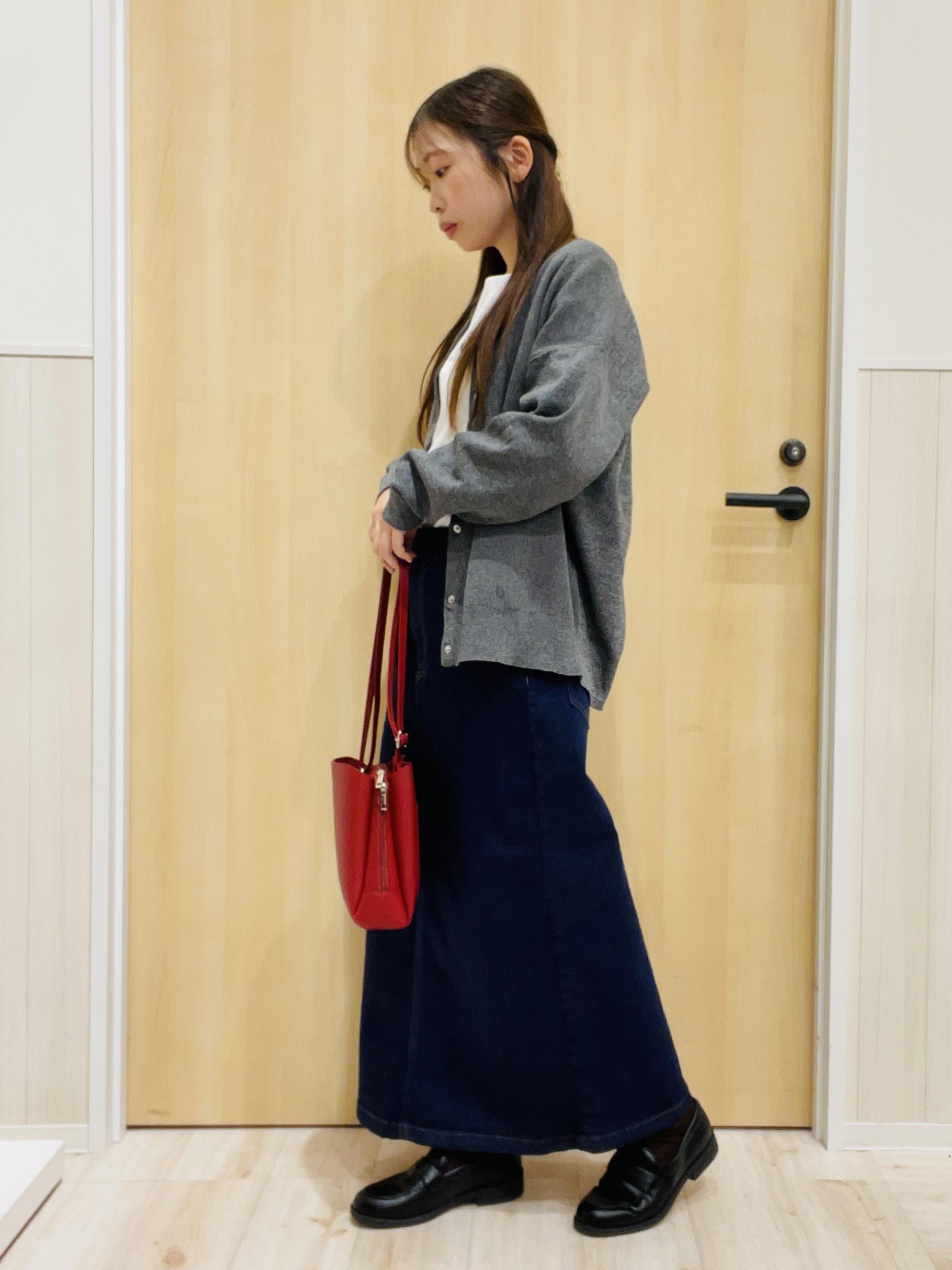 minamiさんの「SHOO･LA･RUE｜【セットアップ可/洗濯機可】軽やかに羽織れる スポンディッシュ ニットカーディガン」を使ったコーディネート