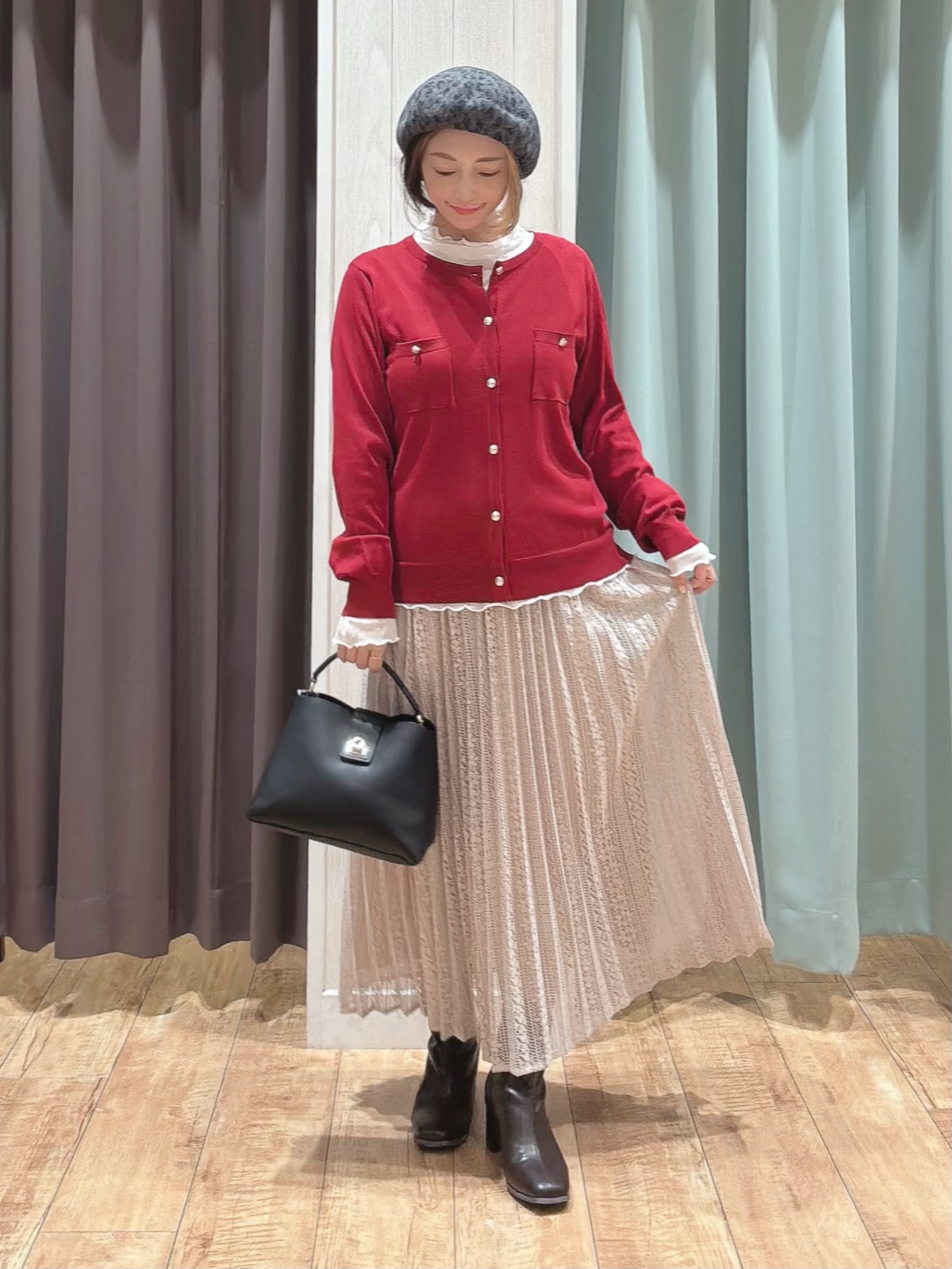 aaamiさんの「SHOO･LA･RUE｜【洗濯機可/S-LL】金ボタンが上品に。さらさらタッチカーディガン」を使ったコーディネート