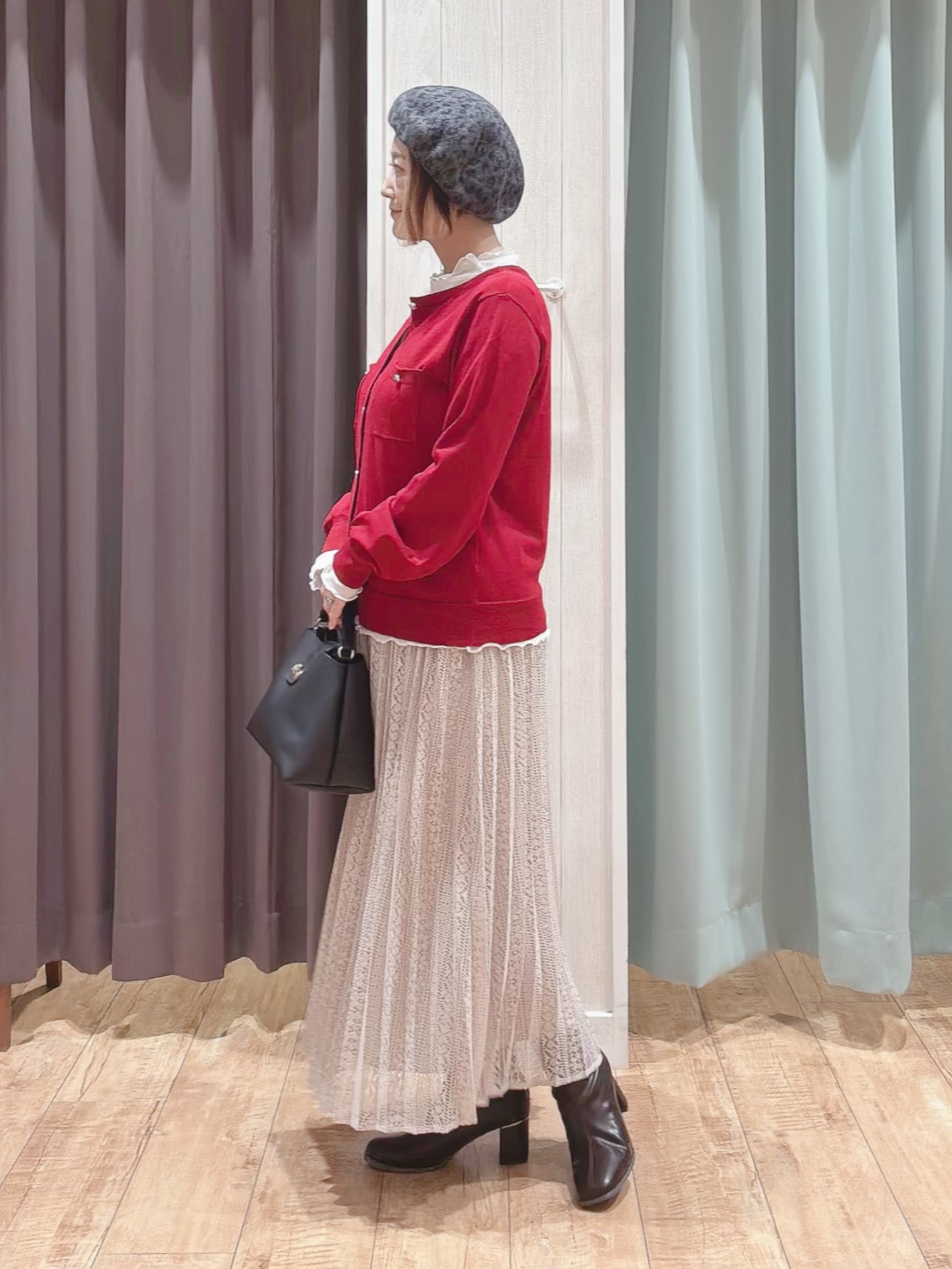 aaamiさんの「SHOO･LA･RUE｜【洗濯機可/S-LL】金ボタンが上品に。さらさらタッチカーディガン」を使ったコーディネート