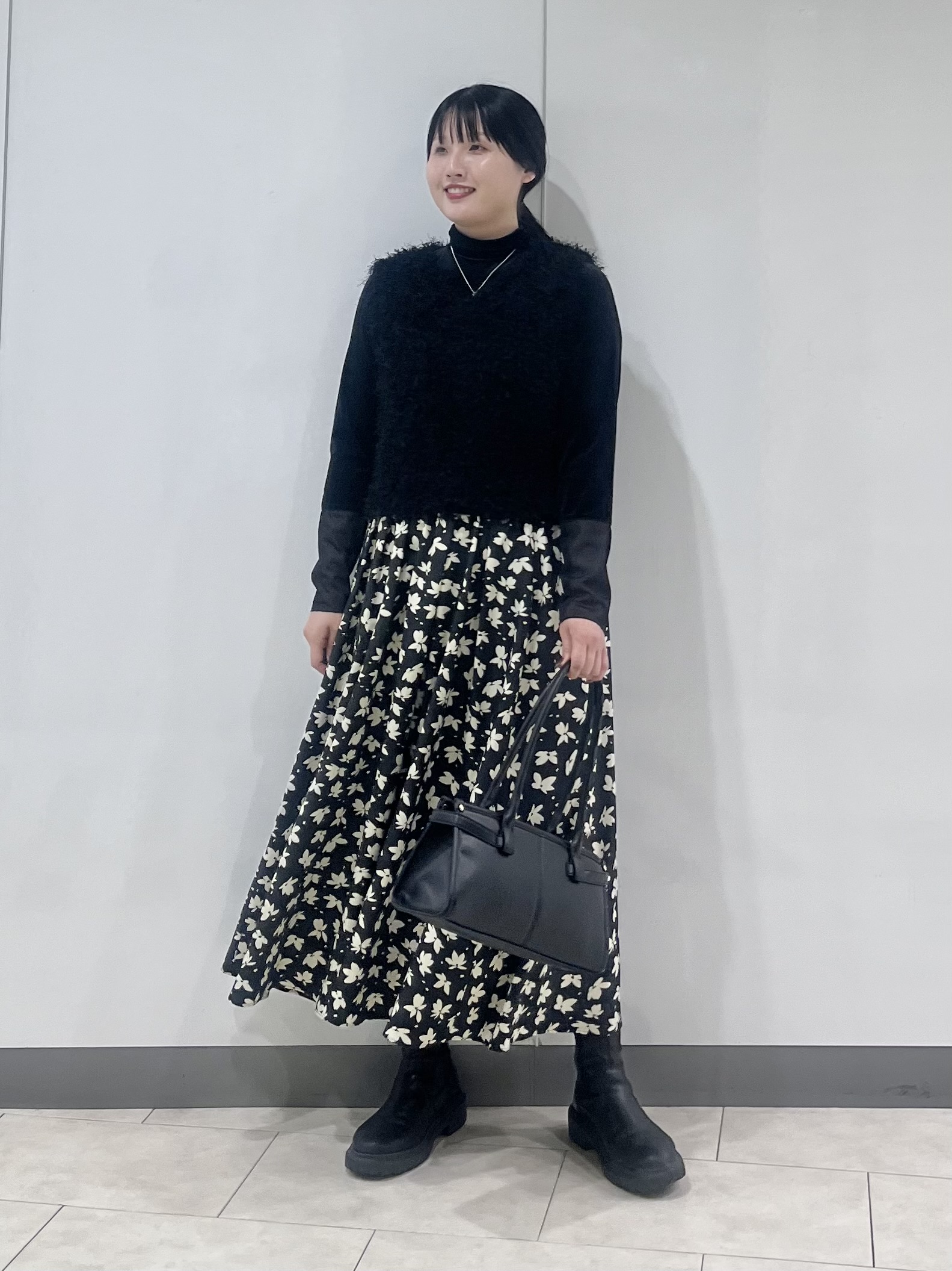 hasuさんの「INDIVI｜【洗える】ファンシーヤーンVネックニットベスト」を使ったコーディネート