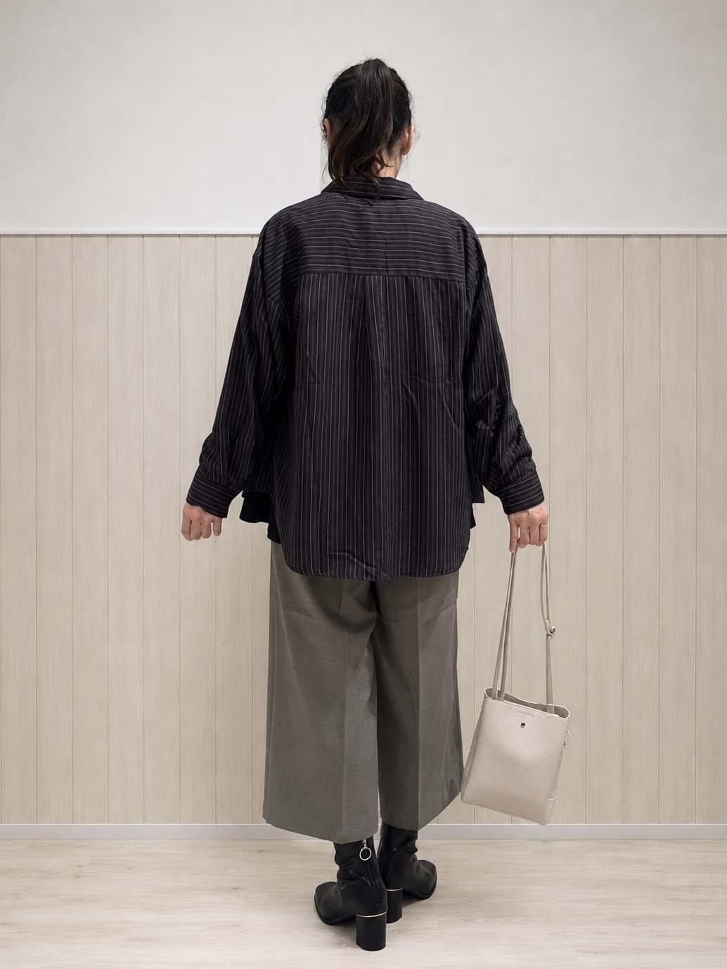 まつみさんの「SHOO･LA･RUE｜【洗濯後しわになりにくい/S-LL】気分で選ぶ 大人のデイリー使いに ベーシックシャツ」を使ったコーディネート