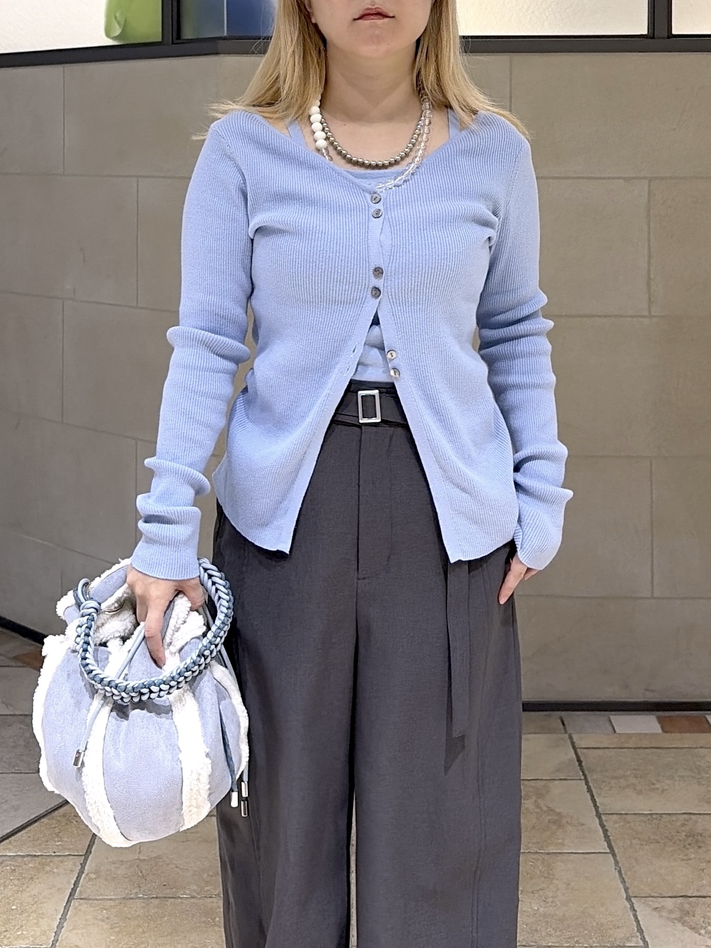 よねさんの「INDIVI｜ベルト付きバレルパンツ」を使ったコーディネート