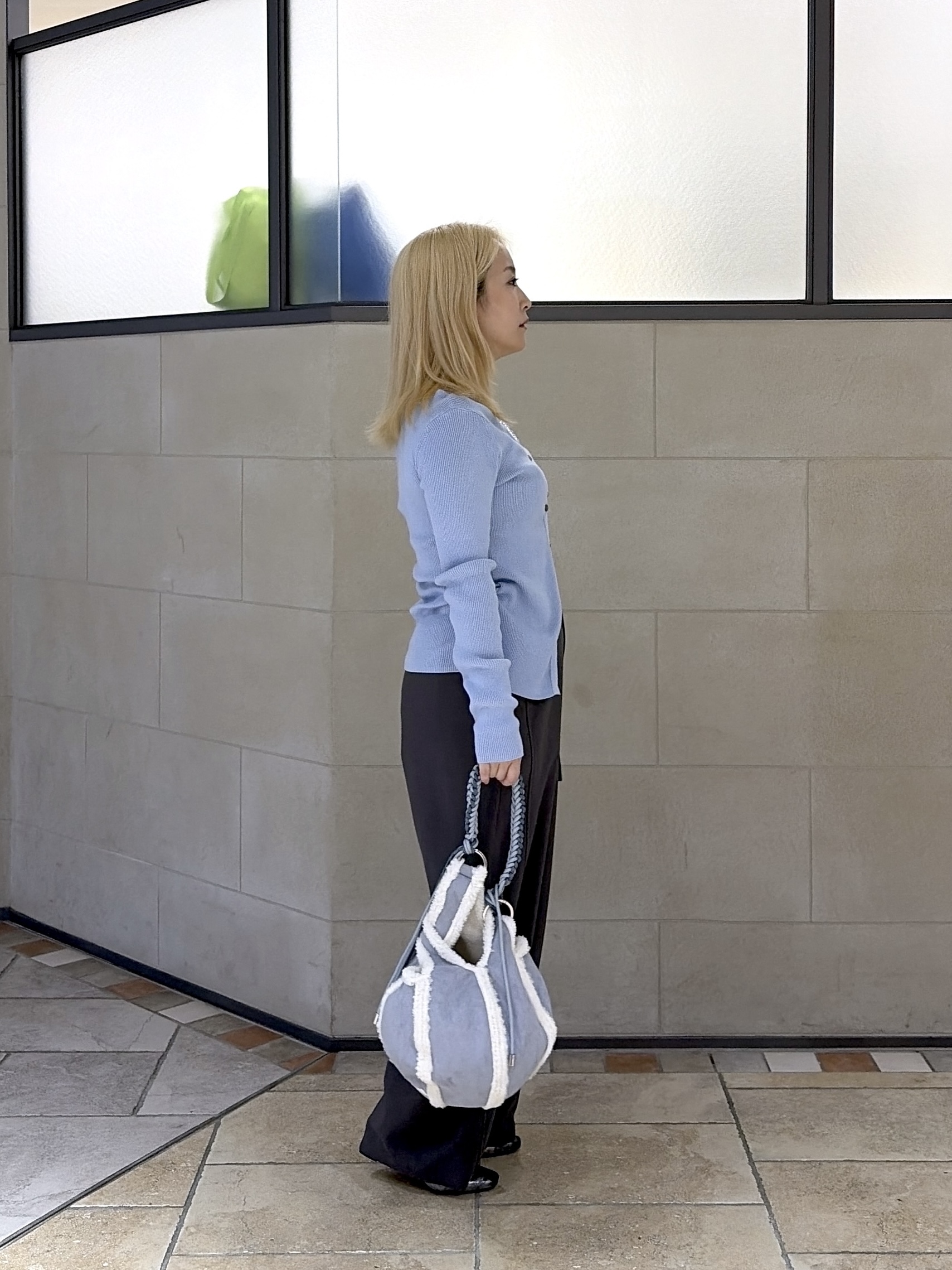 よねさんの「INDIVI｜ベルト付きバレルパンツ」を使ったコーディネート
