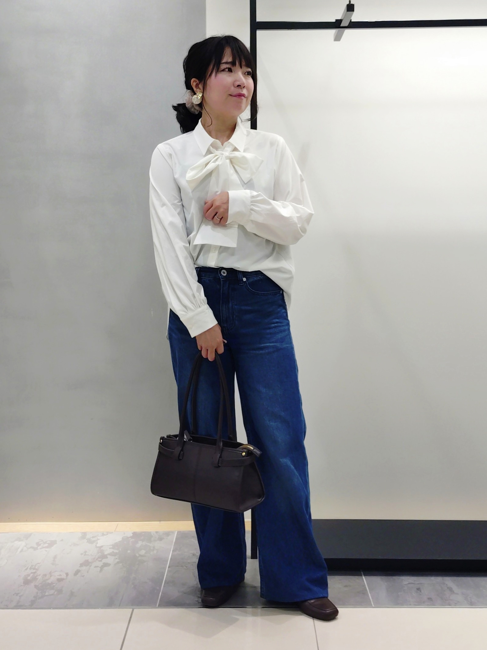 TOMOMIさんの「INDIVI｜【新作登場！】美脚ワイドデニム」を使ったコーディネート