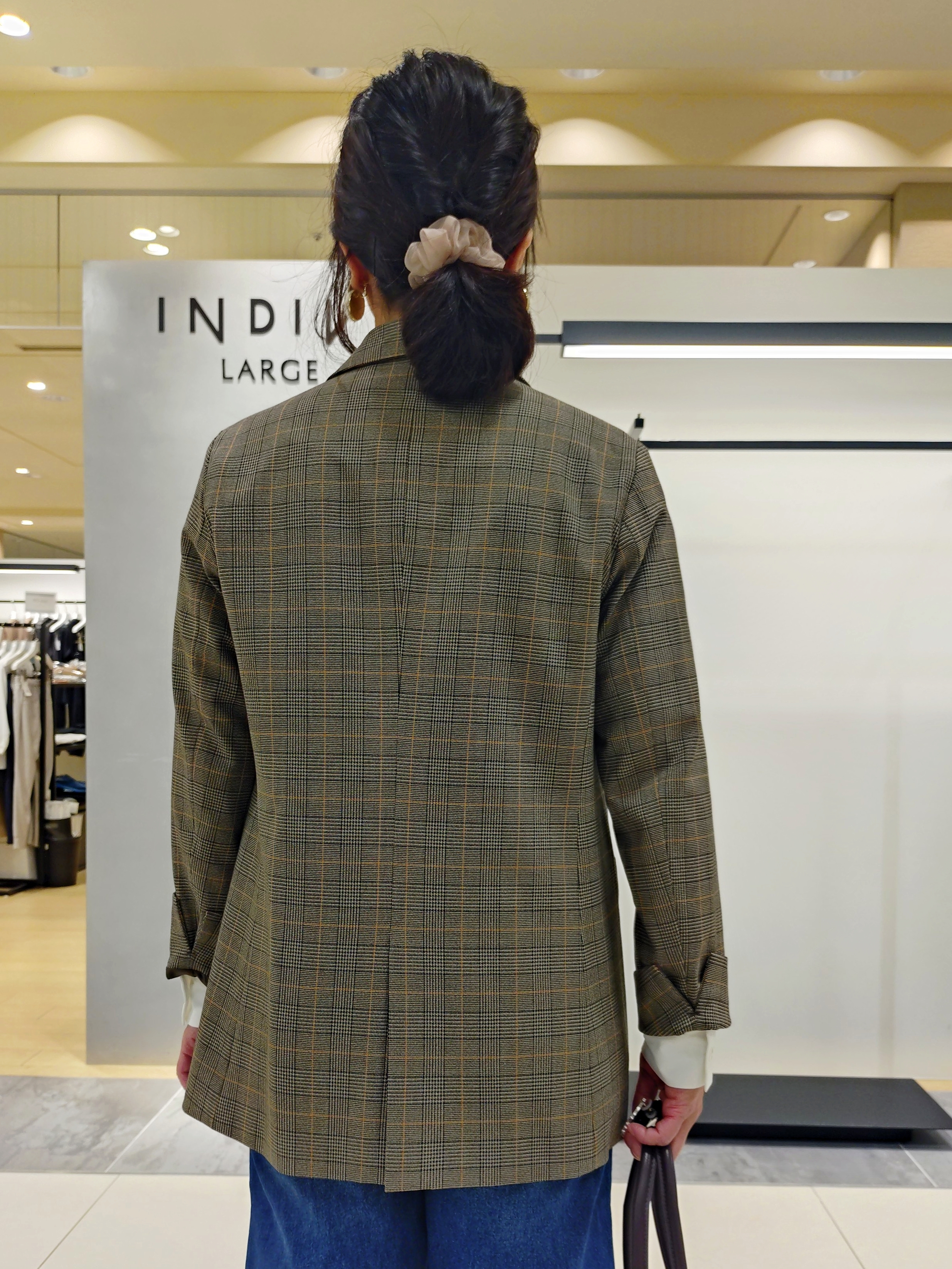 TOMOMIさんの「INDIVI｜【新作登場！】美脚ワイドデニム」を使ったコーディネート
