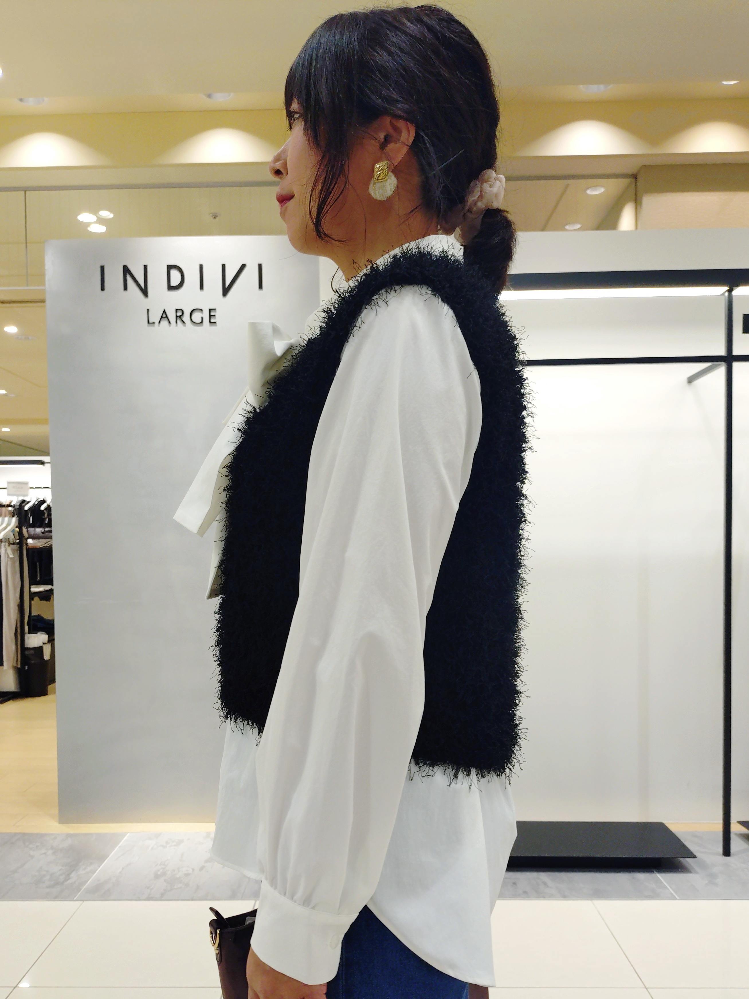 TOMOMIさんの「INDIVI｜【新作登場！】美脚ワイドデニム」を使ったコーディネート