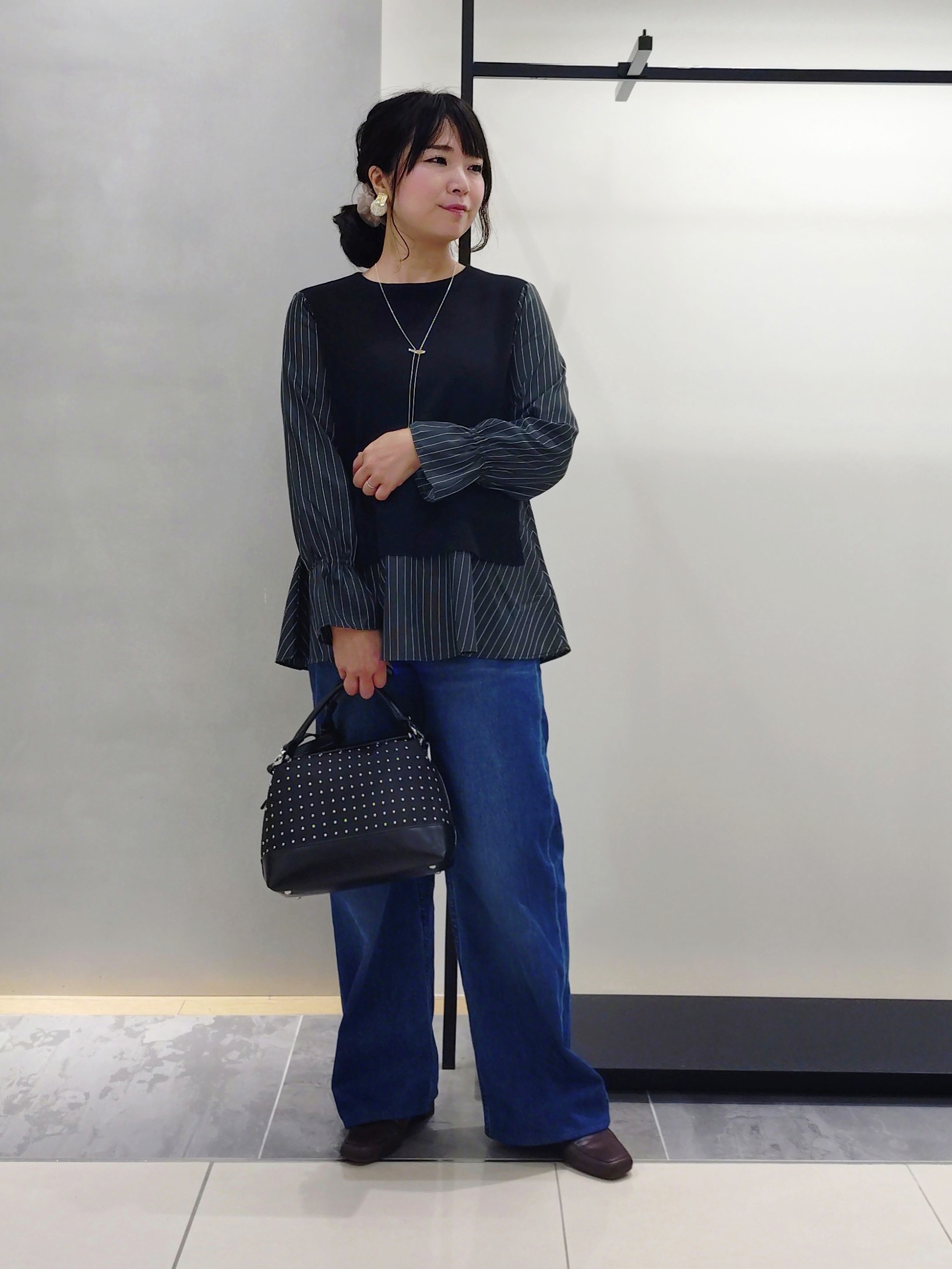TOMOMIさんの「INDIVI｜【新作登場！】美脚ワイドデニム」を使ったコーディネート