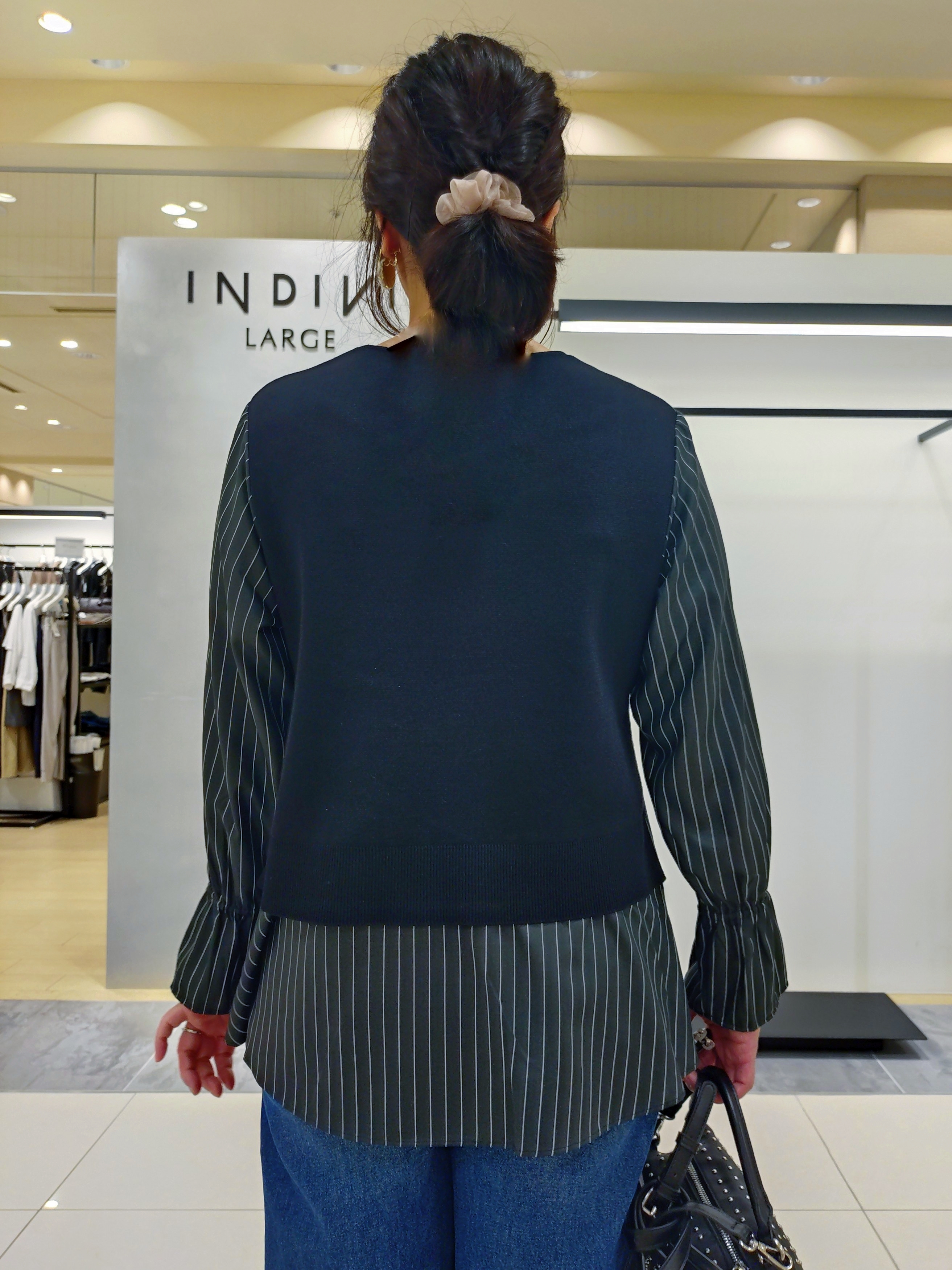 TOMOMIさんの「INDIVI｜【新作登場！】美脚ワイドデニム」を使ったコーディネート