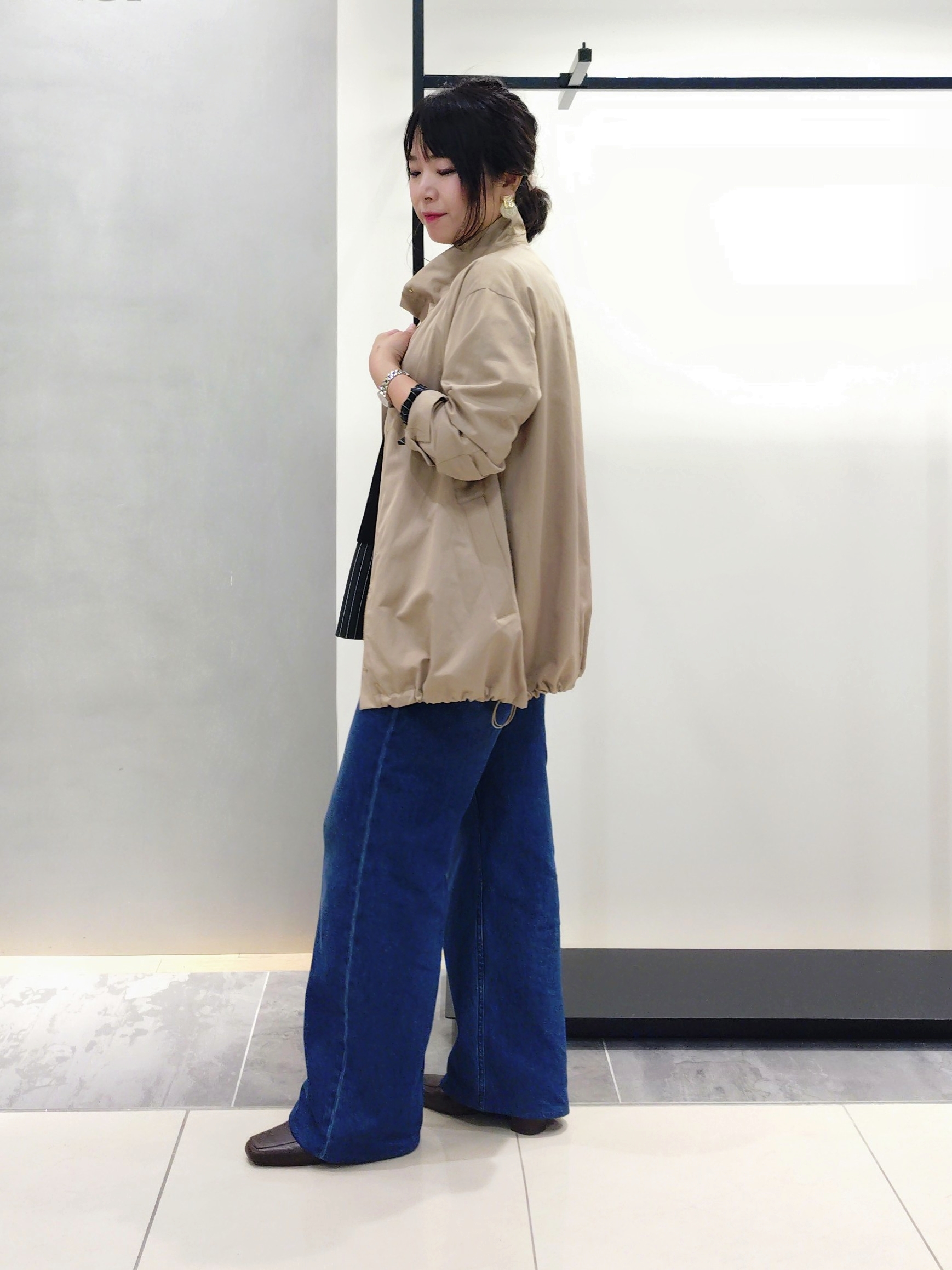 TOMOMIさんの「INDIVI｜【新作登場！】美脚ワイドデニム」を使ったコーディネート