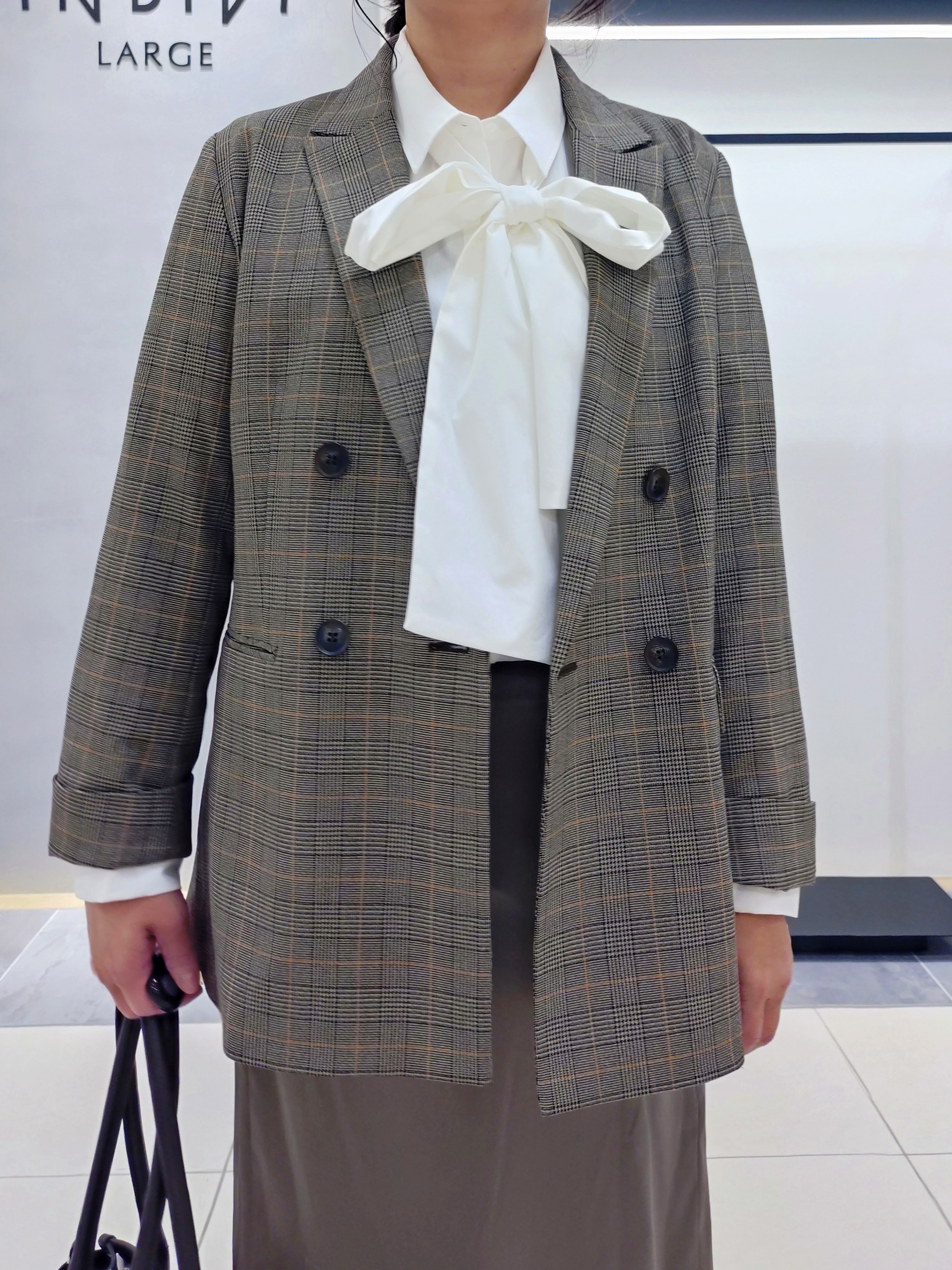 TOMOMIさんの「INDIVI｜【洗濯機OK／ストレッチ◎】秋はじめのダブルジャケット」を使ったコーディネート