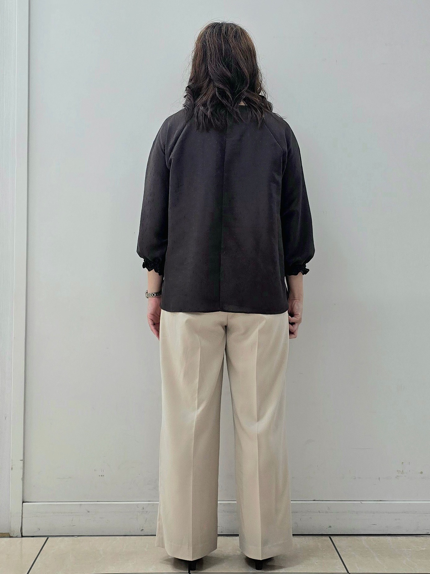fkeさんの「Reflect｜タックデザイン ラグランスリーブブラウス」を使ったコーディネート