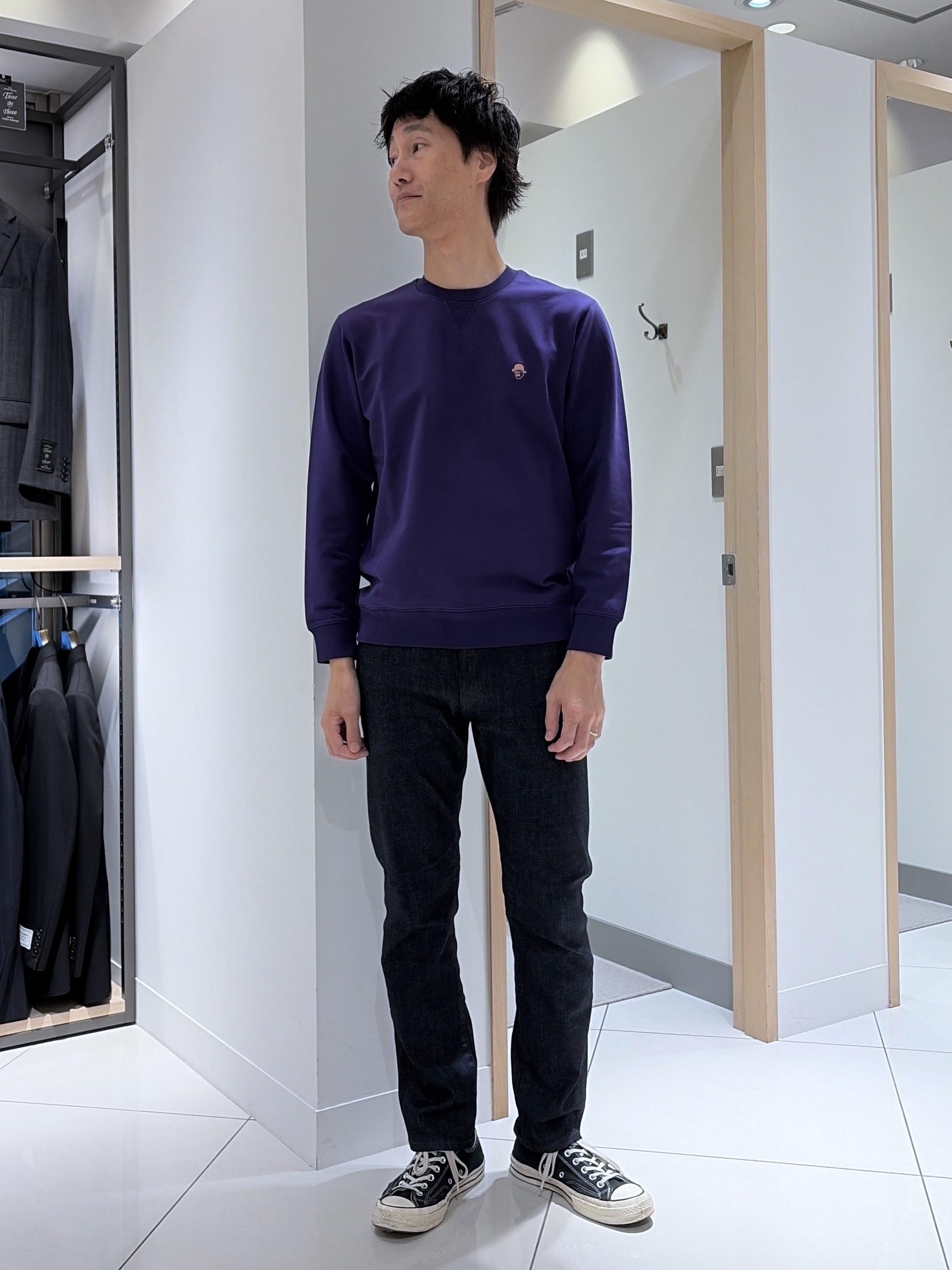 mutoさんの「TAKEO KIKUCHI｜ワンポイント刺繍 ミニ裏毛 プルオーバージャージ」を使ったコーディネート