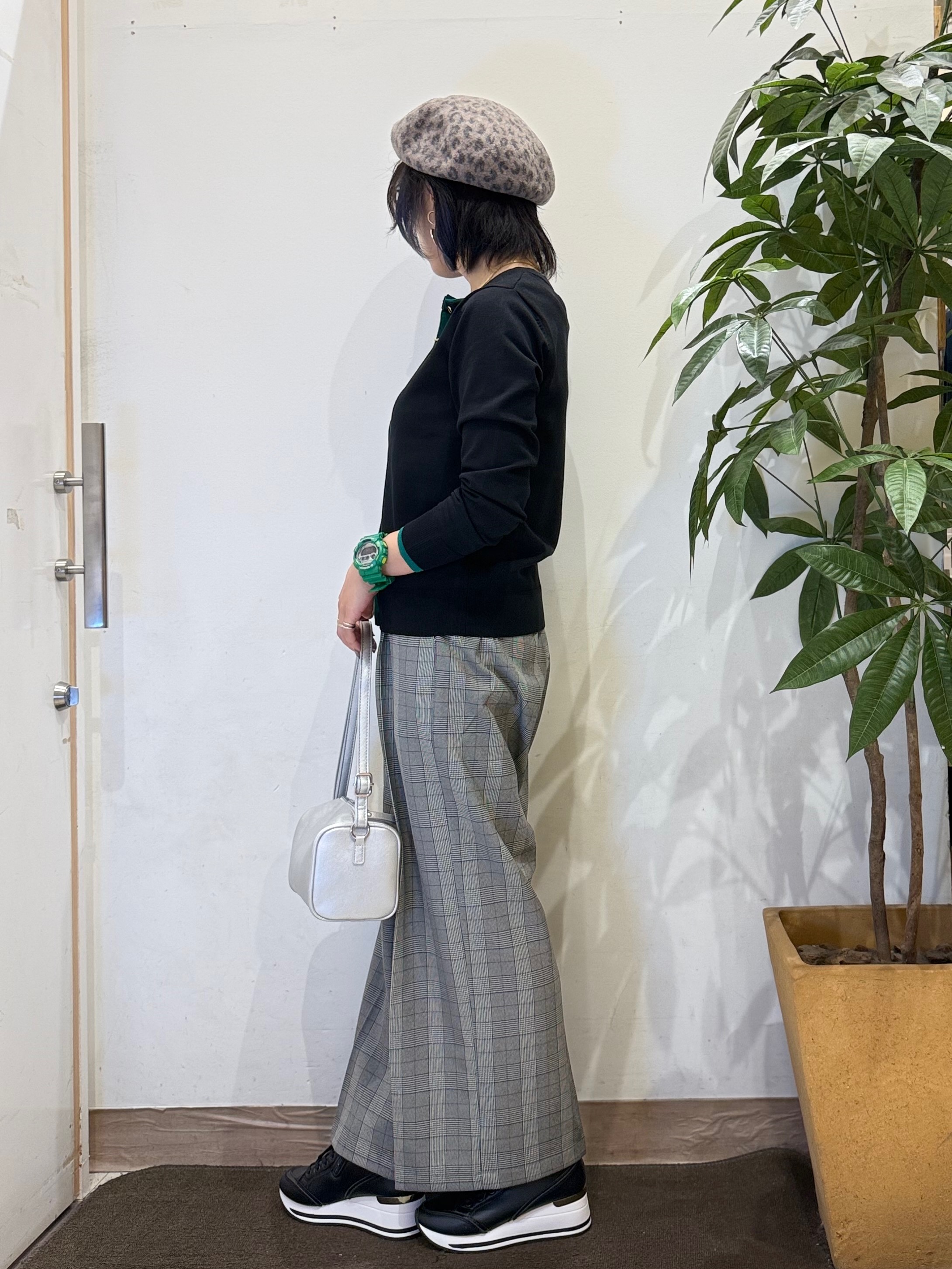 misakiさんの「SHOO･LA･RUE｜【S-LL/洗濯機可】レイヤード風でこなれ見え 配色カーディガン」を使ったコーディネート