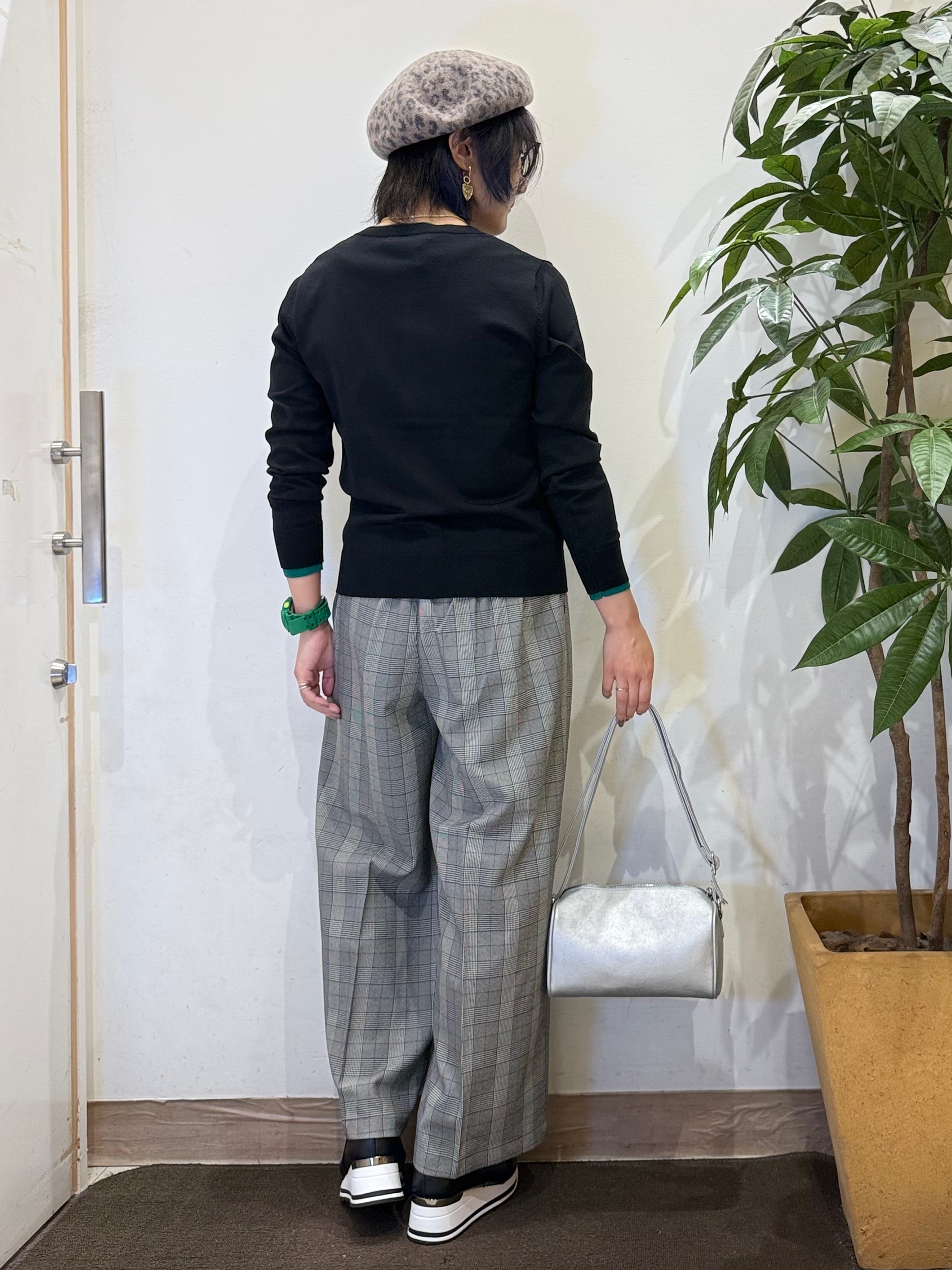 misakiさんの「SHOO･LA･RUE｜【S-LL/洗濯機可】レイヤード風でこなれ見え 配色カーディガン」を使ったコーディネート