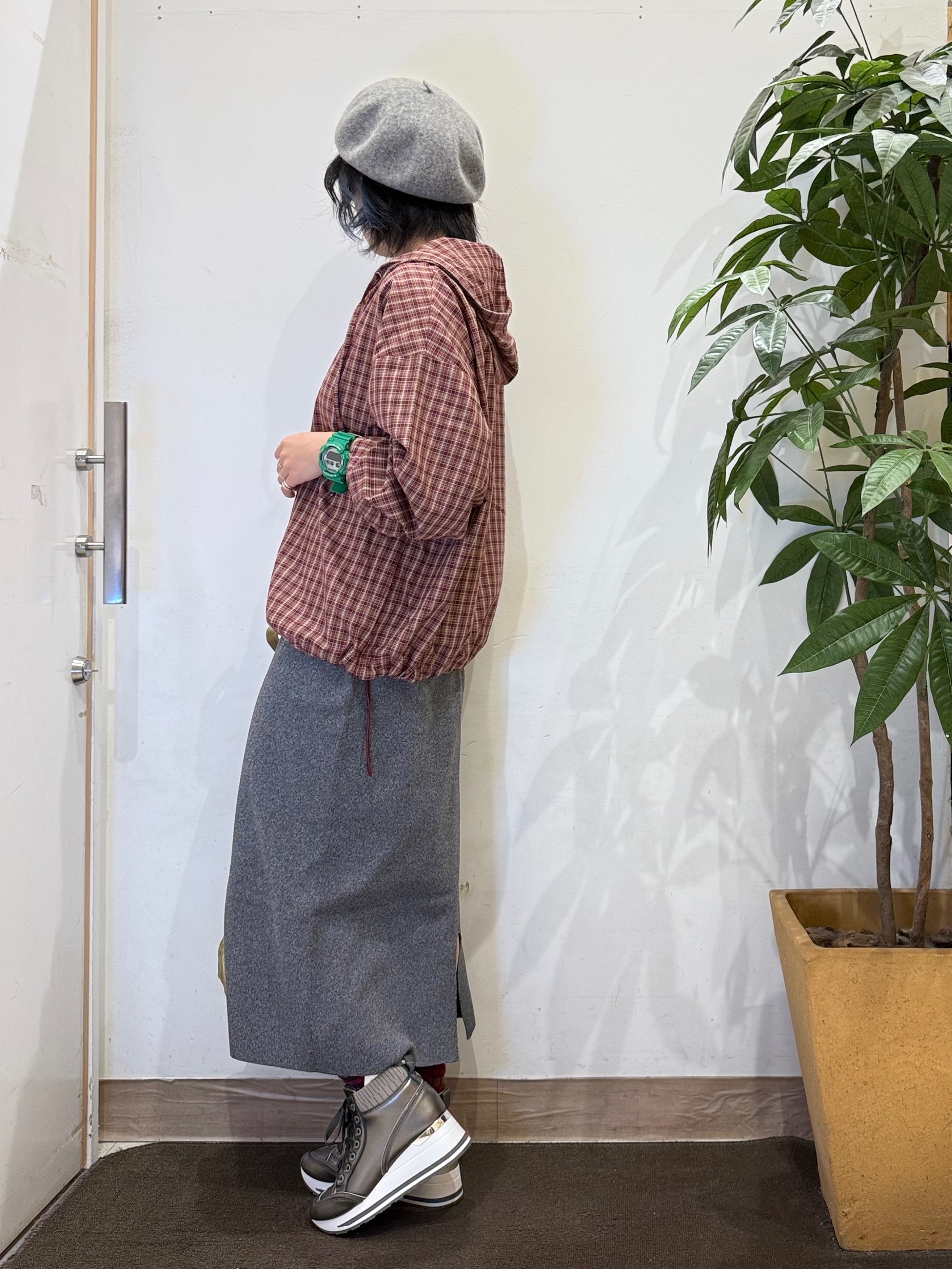misakiさんの「SHOO･LA･RUE｜【S-LL/洗濯機可】大人カジュアルに。裾ドロスト フードチェックシャツ」を使ったコーディネート