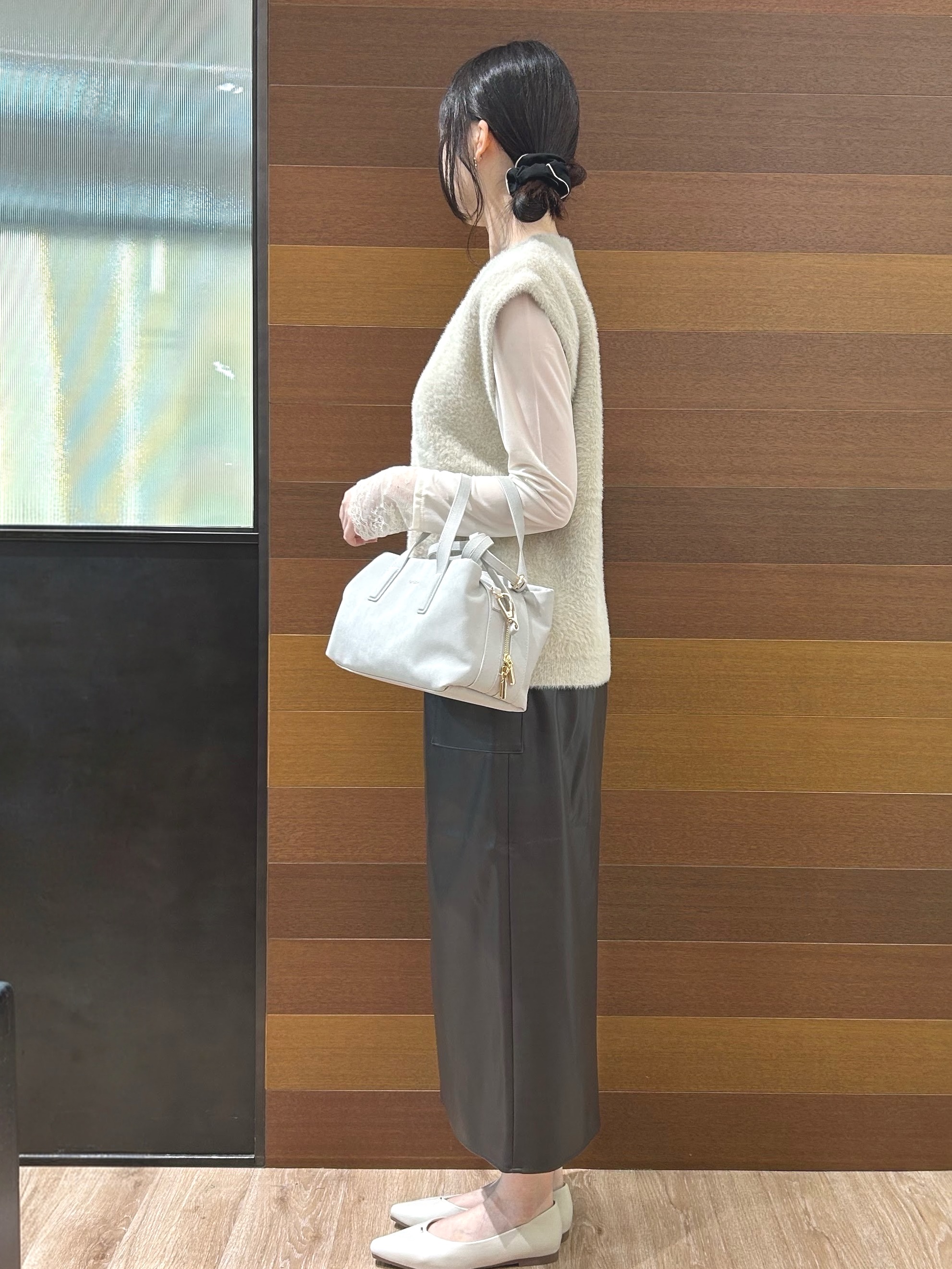 hinaさんの「OPAQUE.CLIP｜フェザーヤーンニットベスト【洗濯機OK】」を使ったコーディネート