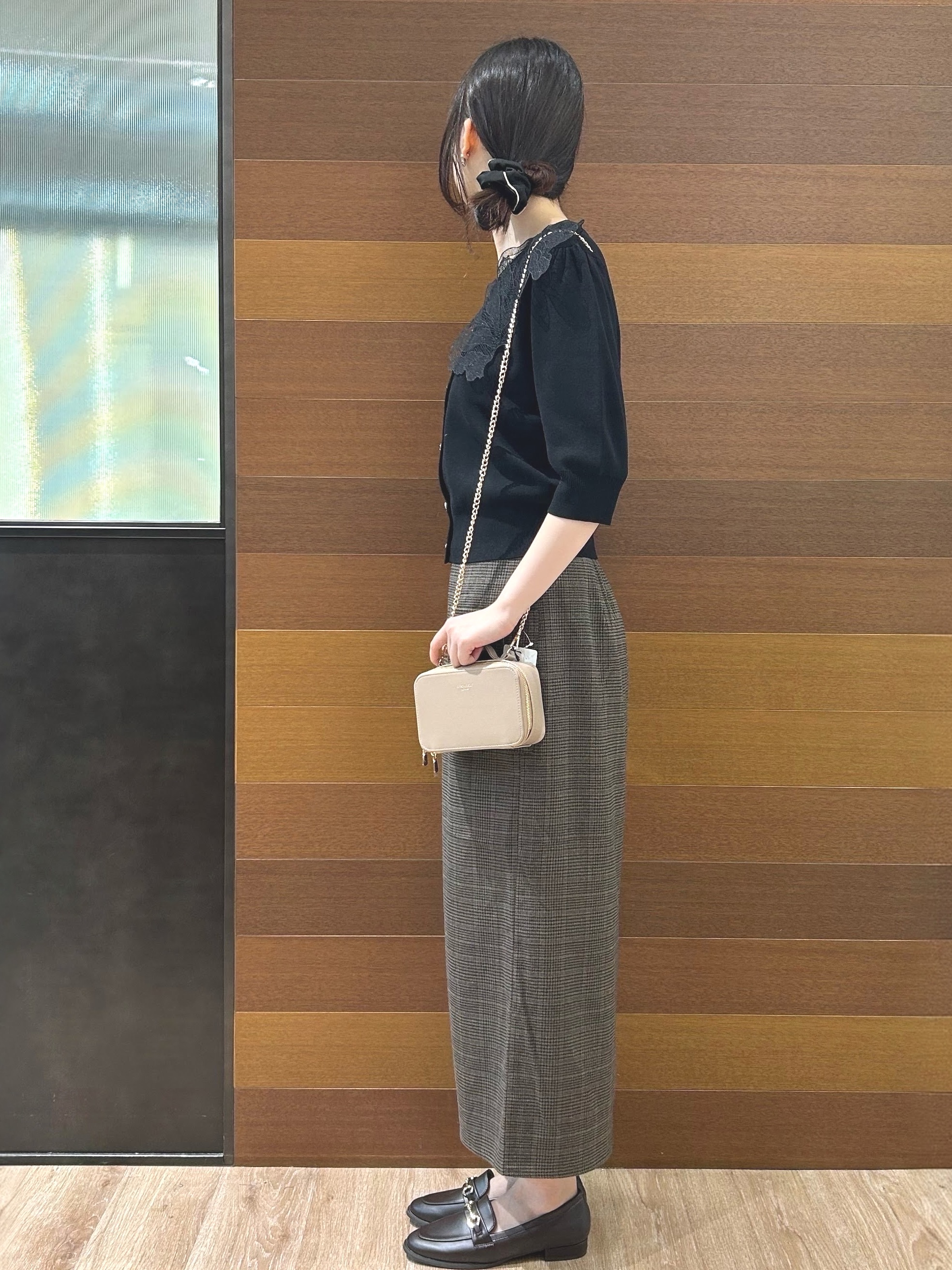 hinaさんの「OPAQUE.CLIP｜【UVケア】エンブロイダリーレースVネックカーディガン《洗濯機OK》」を使ったコーディネート