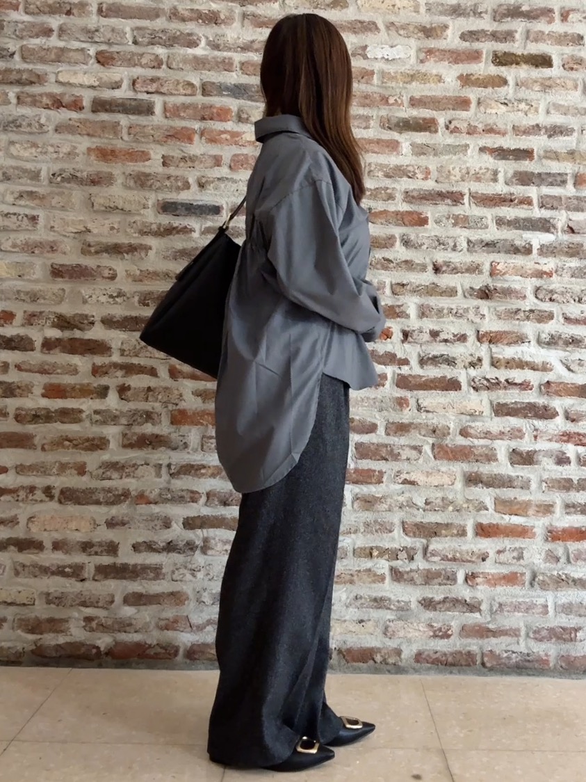 tokiさんの「THE SHOP TK｜後ろ姿も着映える バックシャーリングシャツ」を使ったコーディネート