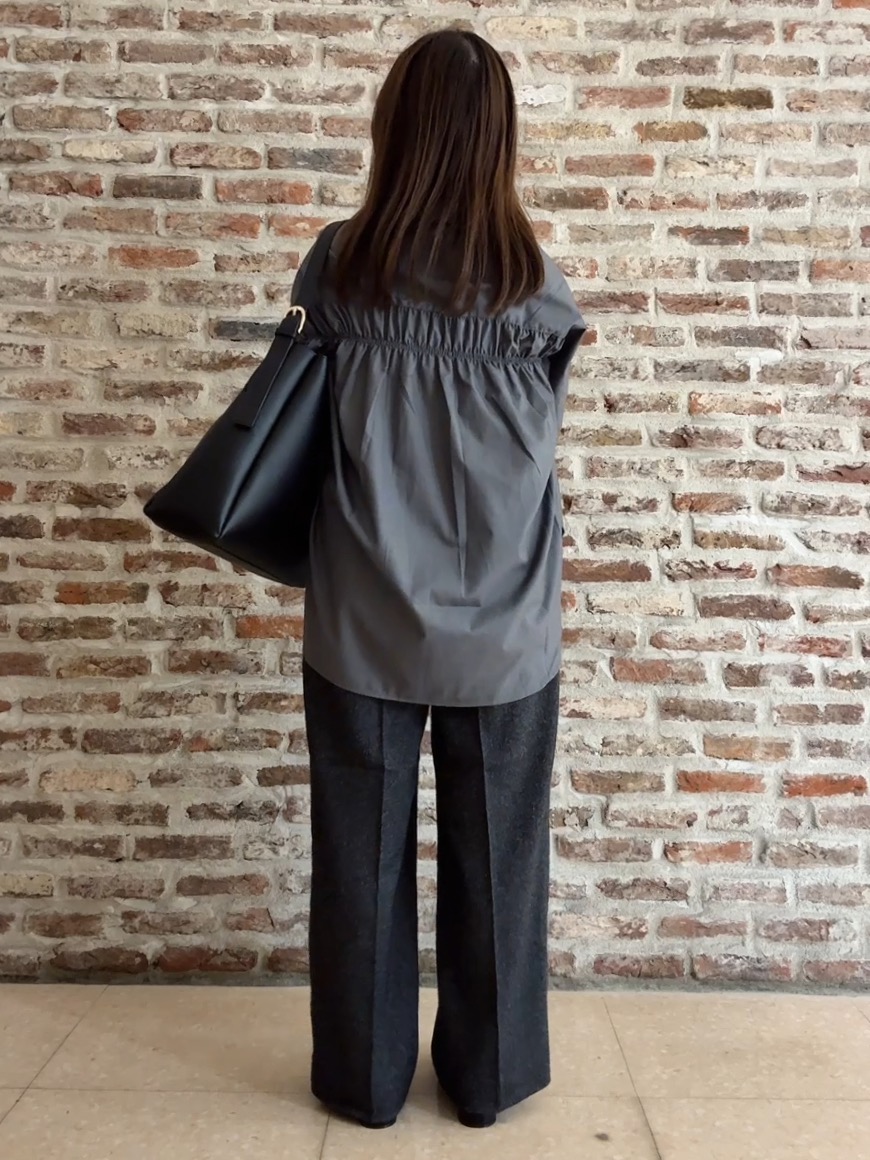 tokiさんの「THE SHOP TK｜後ろ姿も着映える バックシャーリングシャツ」を使ったコーディネート