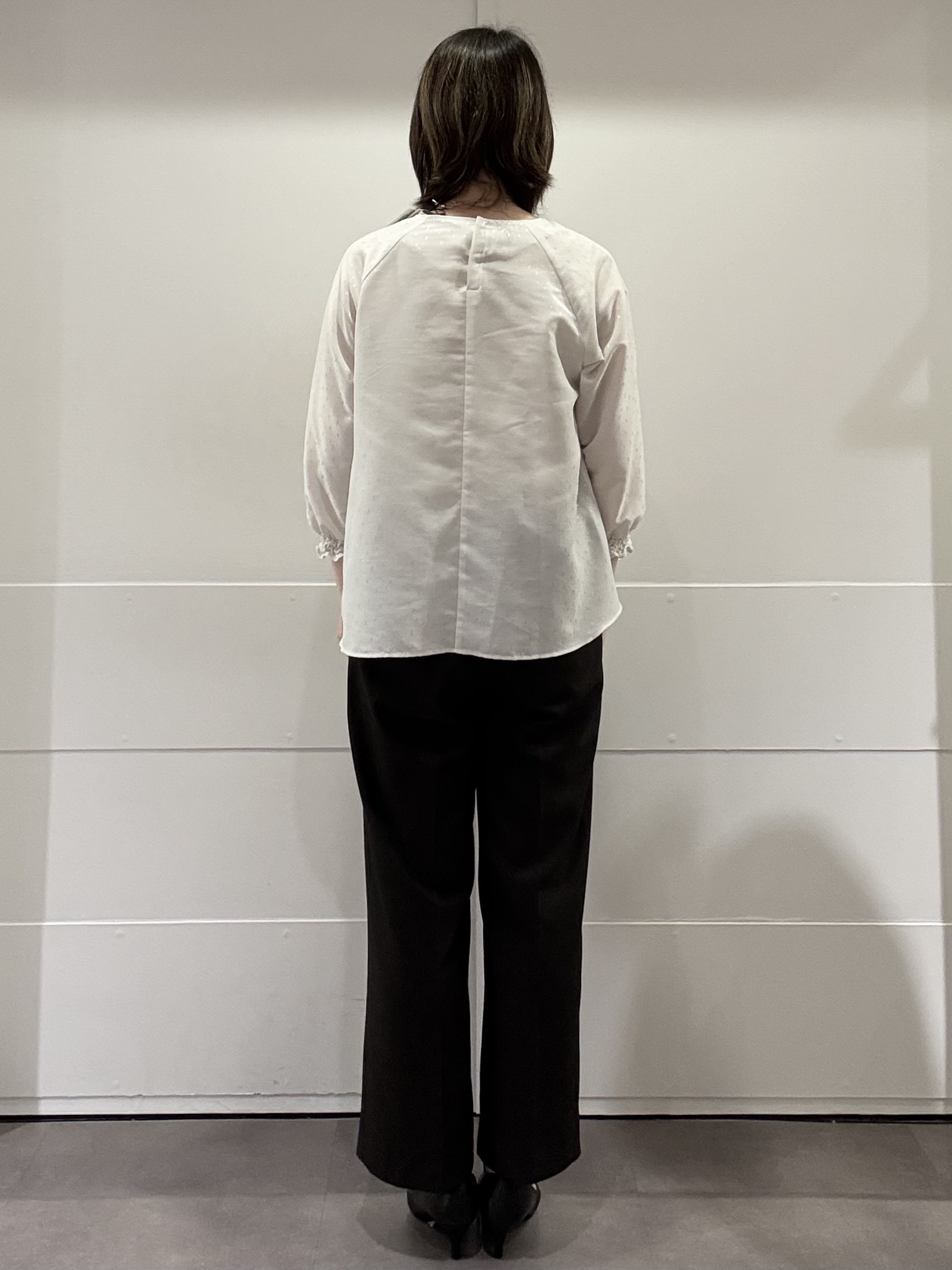 mamiさんの「Reflect｜タックデザイン ラグランスリーブブラウス」を使ったコーディネート