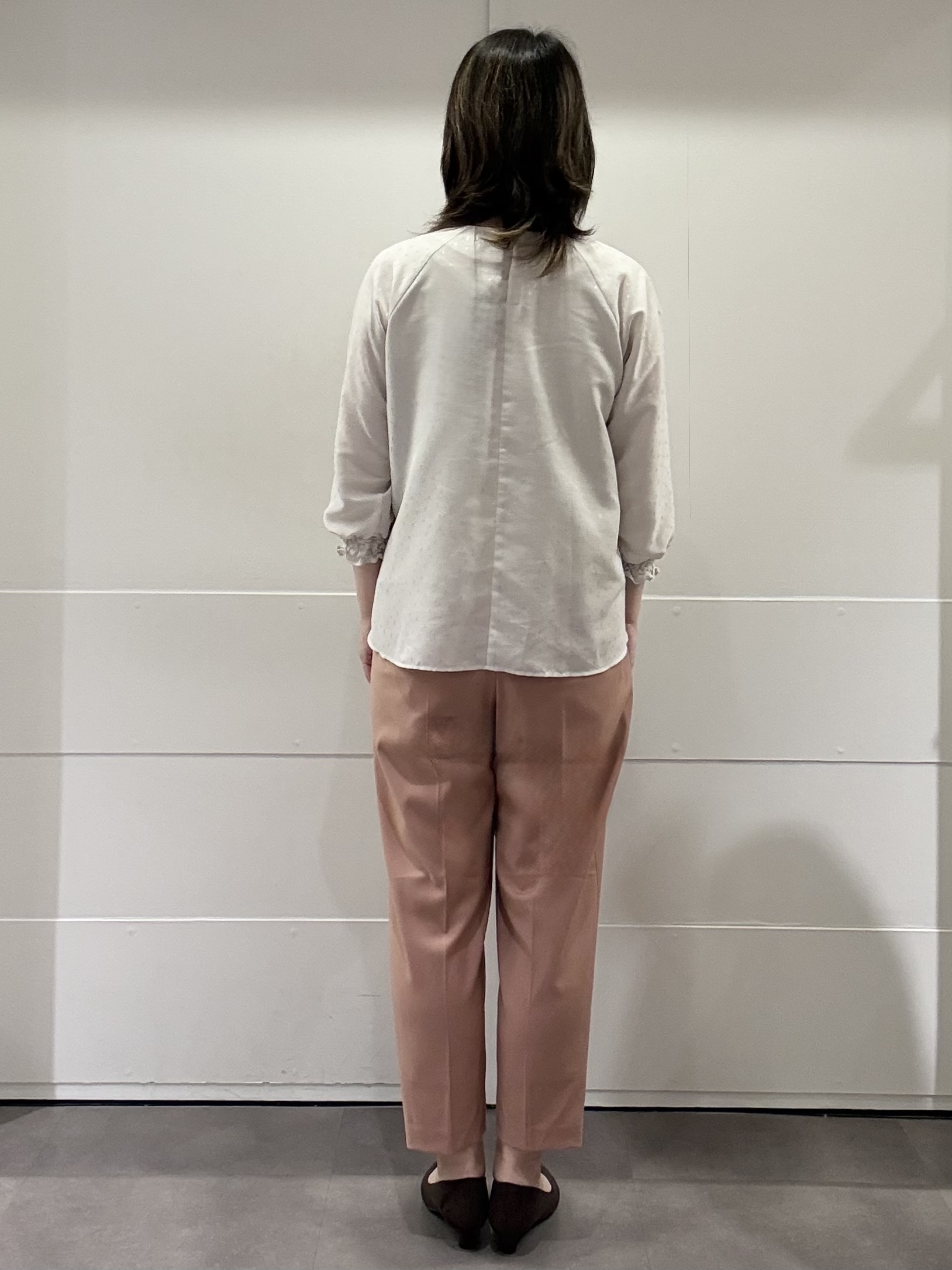 mamiさんの「Reflect｜タックデザイン ラグランスリーブブラウス」を使ったコーディネート