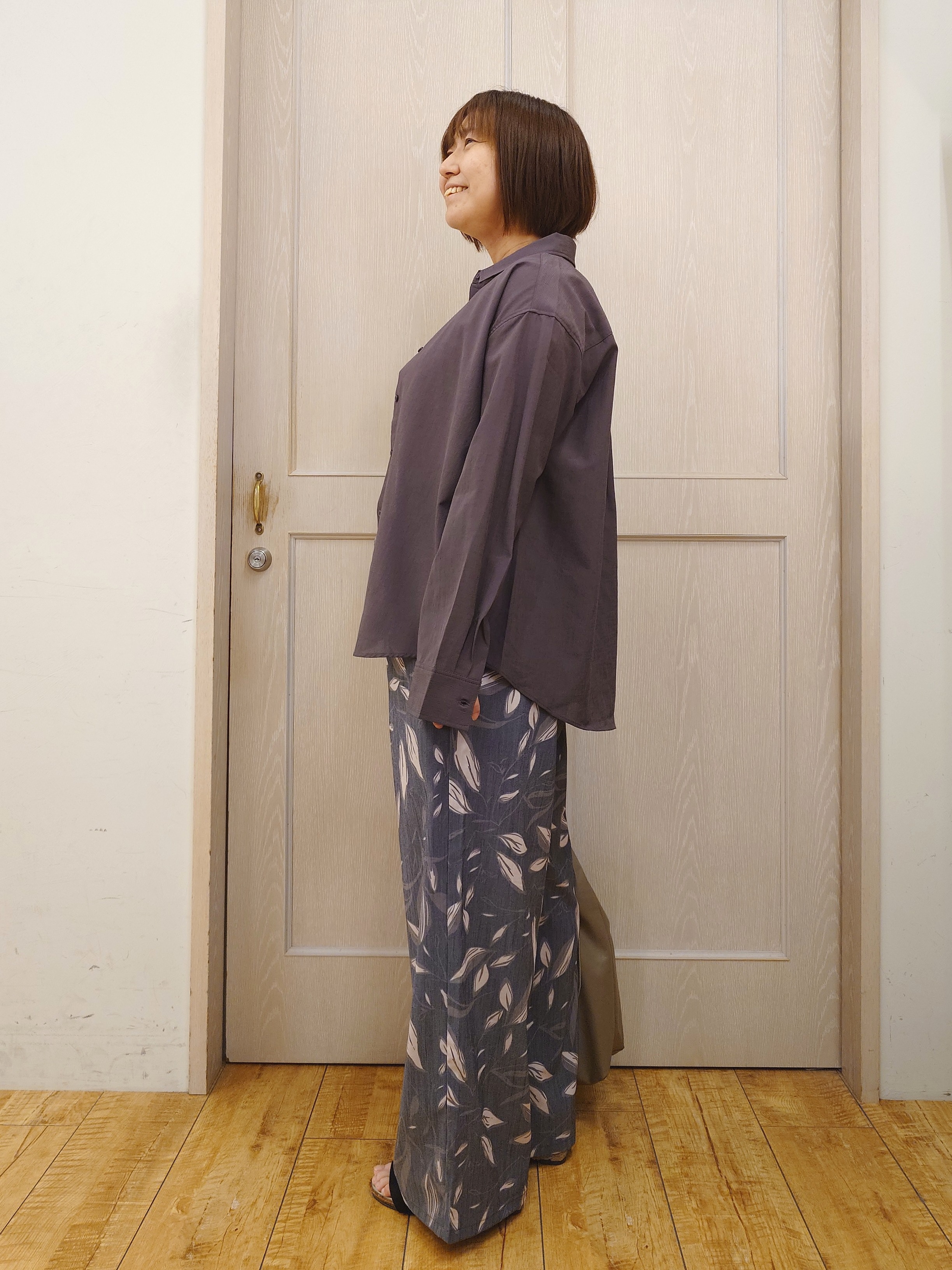 とろろさんの「SHOO･LA･RUE｜【通気性〇/S-LL/洗濯機可】羽織にも使いやすい きちんとベーシックシャツ」を使ったコーディネート