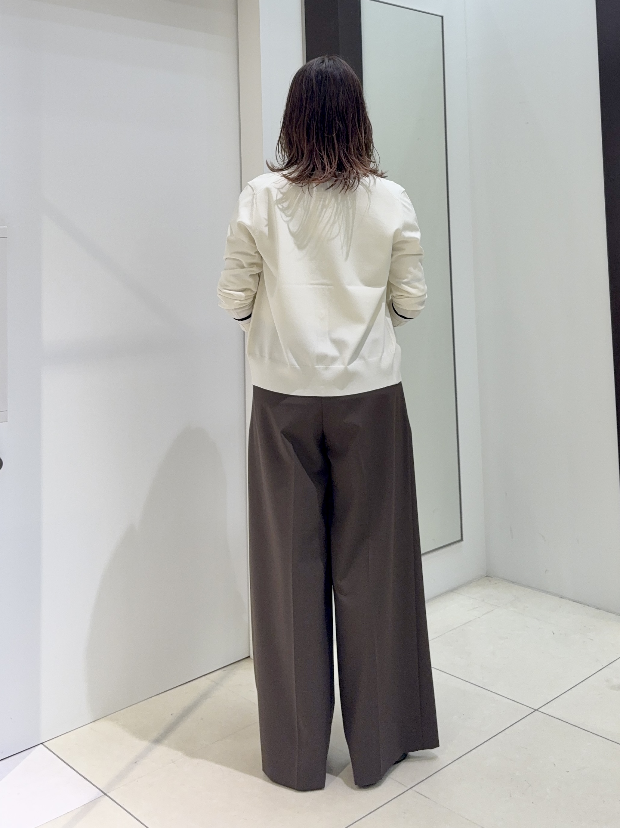 tomoさんの「UNTITLED｜【アンサンブル可/きれいめ/通勤】コンパクト5分袖ニット」を使ったコーディネート