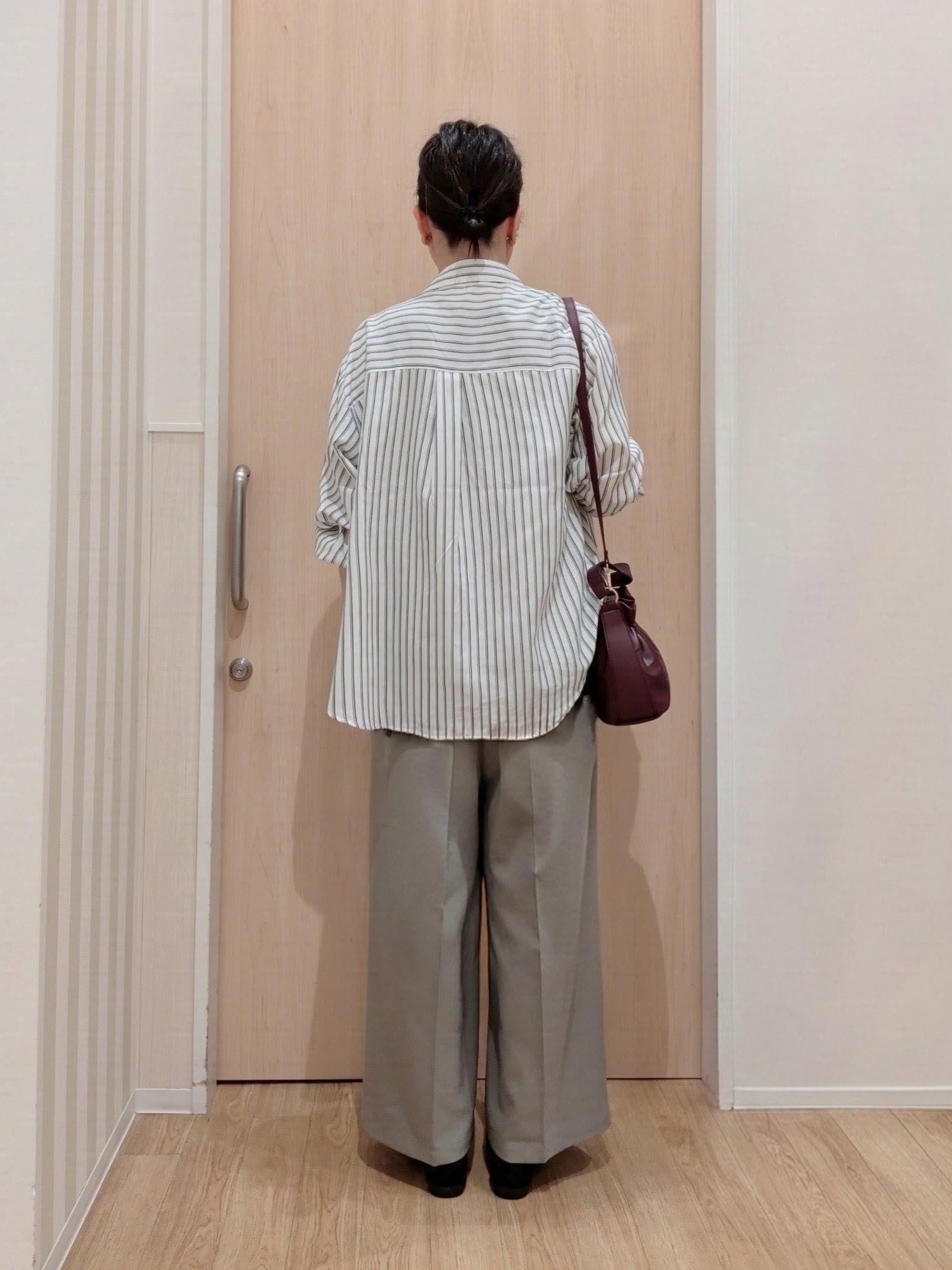 あさんの「SHOO･LA･RUE｜【洗濯後しわになりにくい/S-LL】気分で選ぶ 大人のデイリー使いに ベーシックシャツ」を使ったコーディネート
